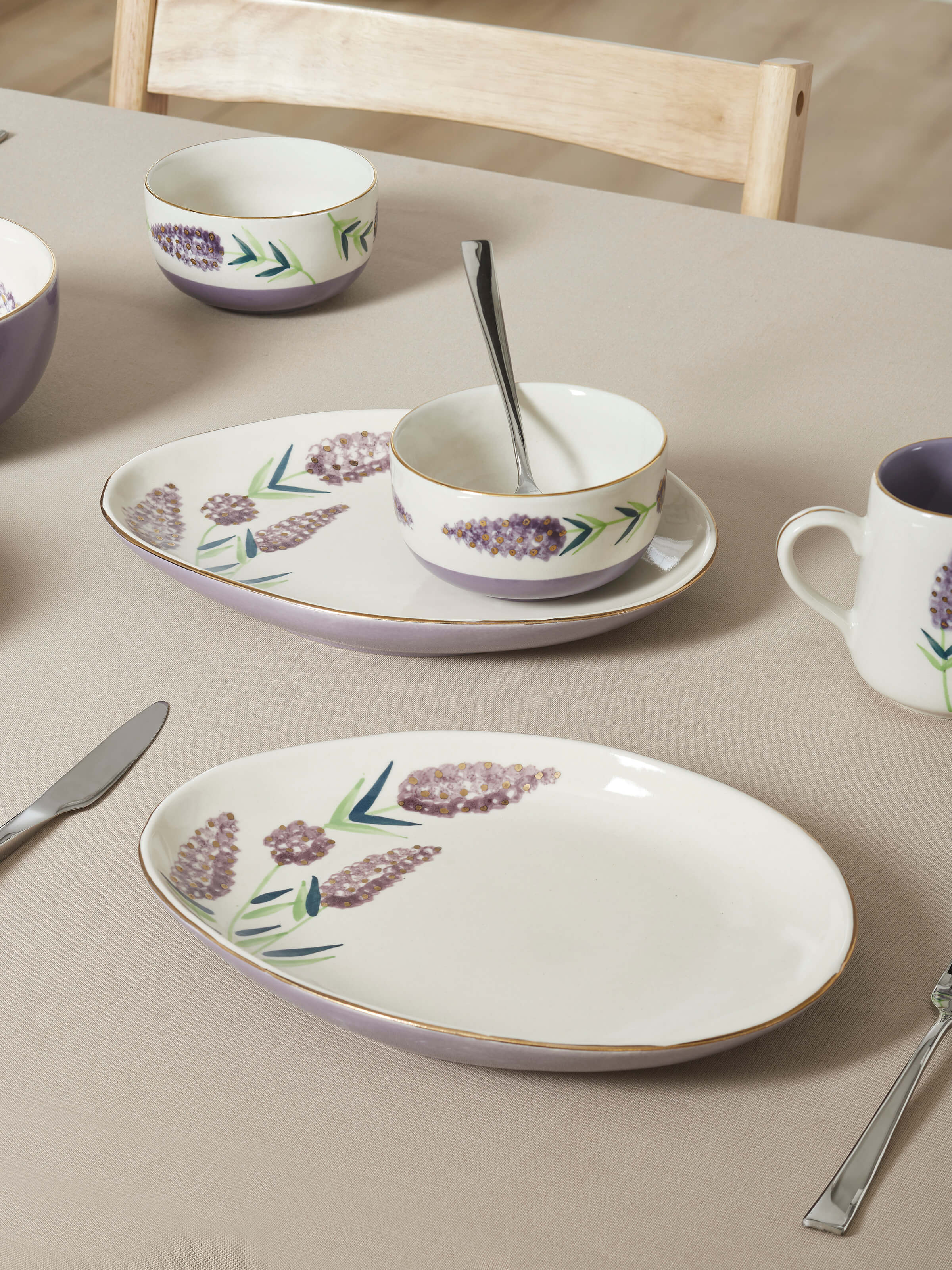 Side view of Khurja pottery stoneware serving plates (2 pcs) highlighting the plate edges and glaze