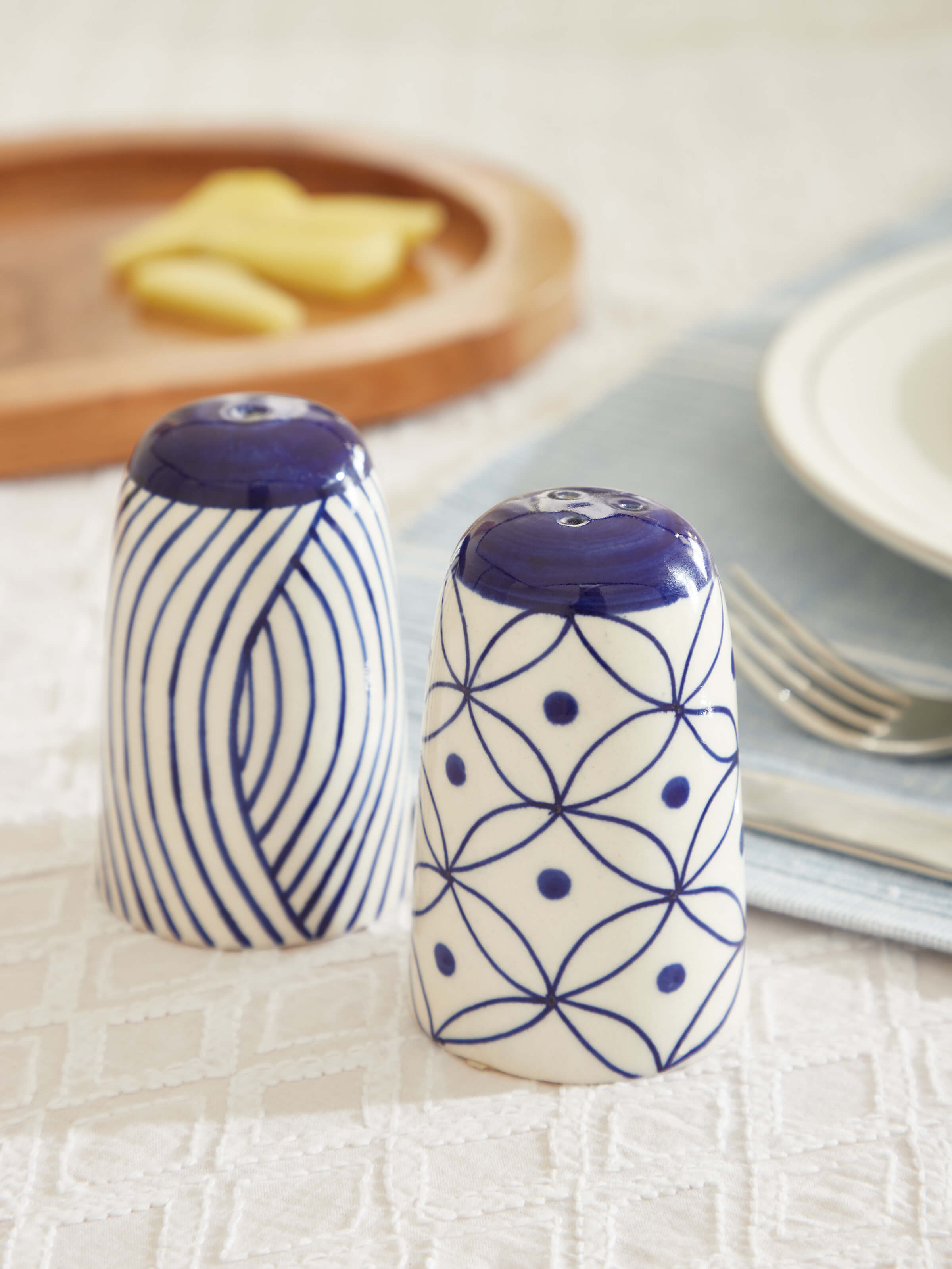 Side view of Khurja Pottery Stoneware Salt & Pepper Shaker Set