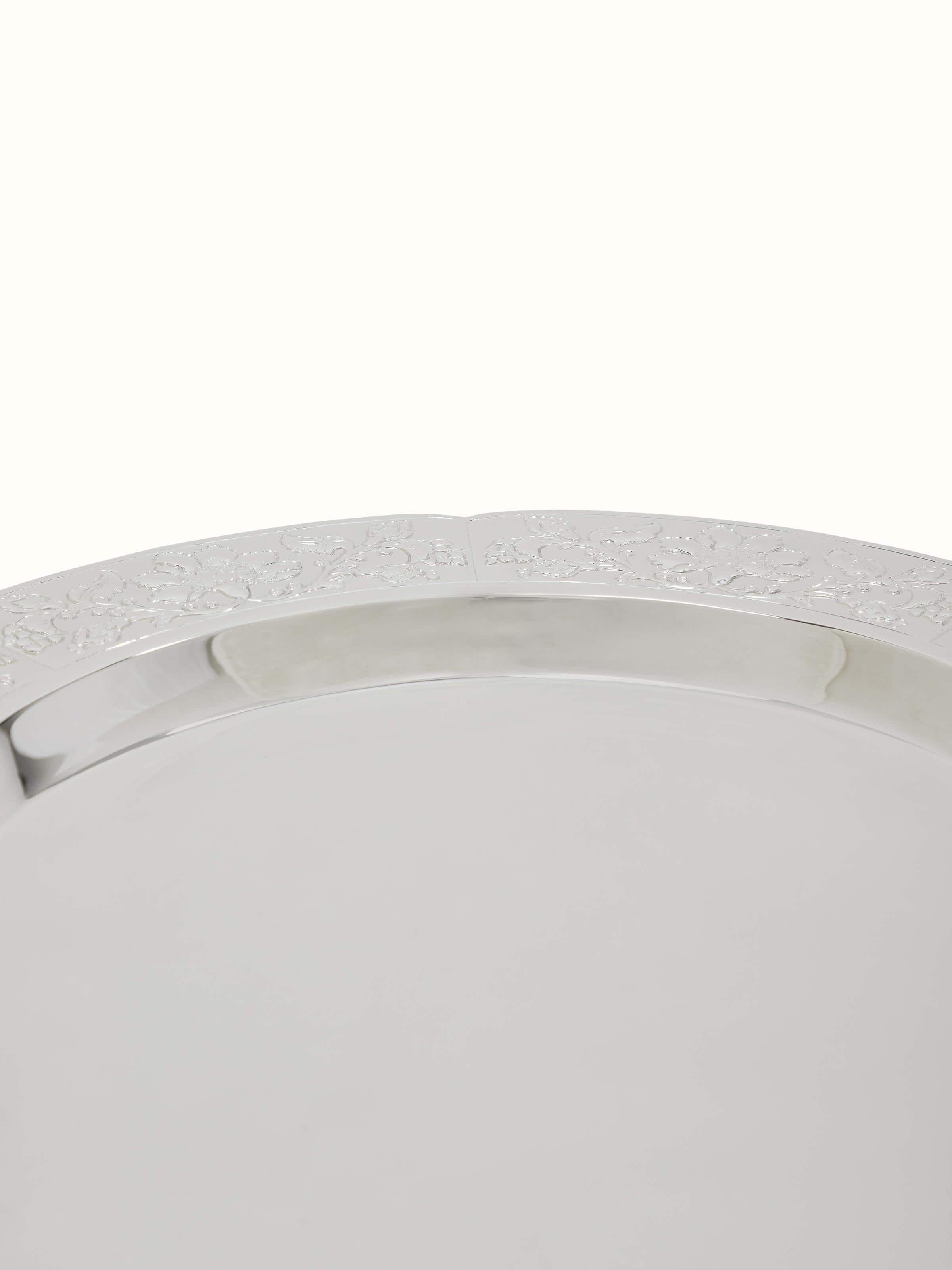 Detailed view of Kalamkari silver dinner plate focusing on the intricate Kalamkari design and silver texture