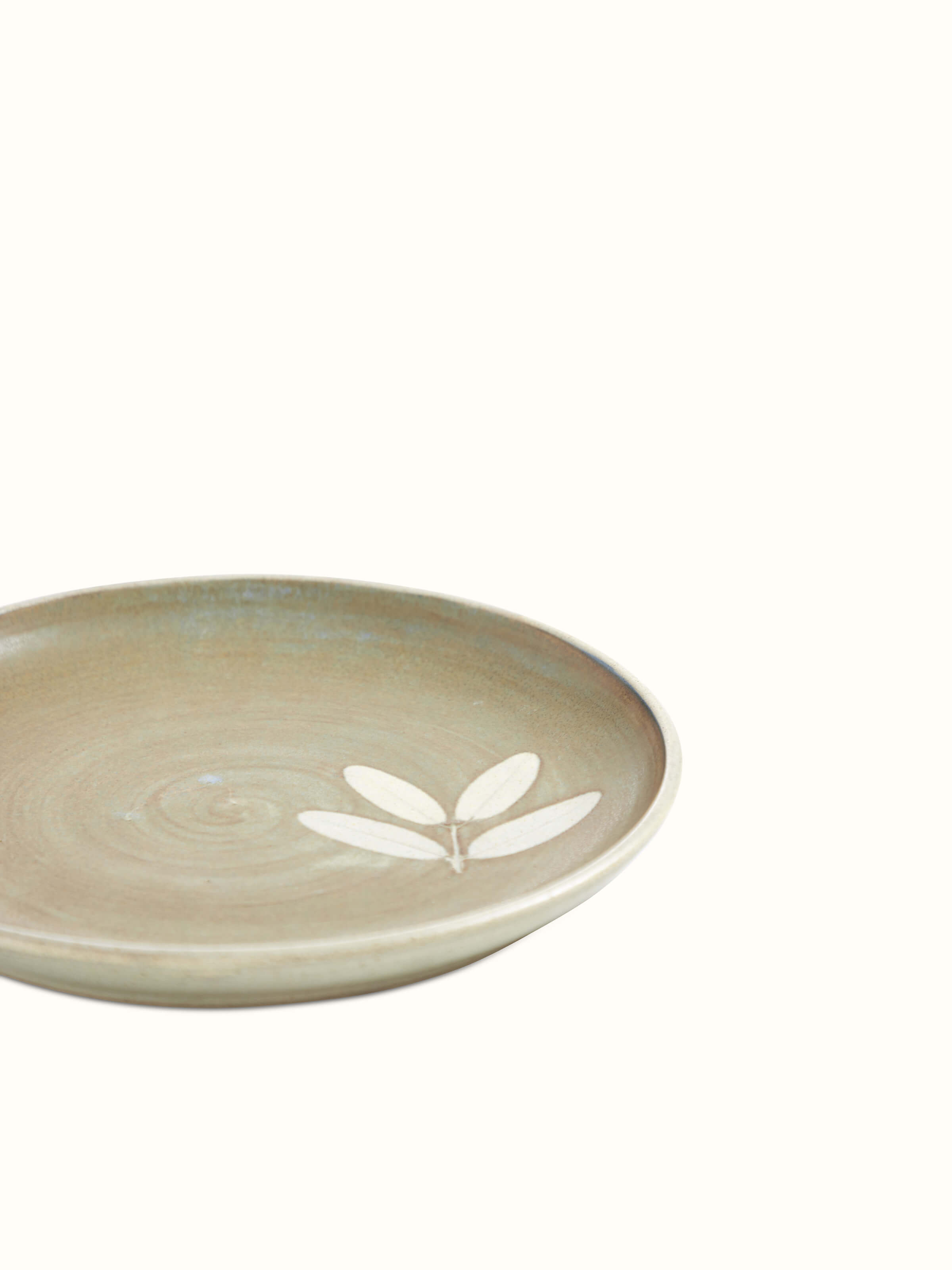 Artistic view of Studio pottery ceramic dinner plate large, emphasizing its style and design elements.