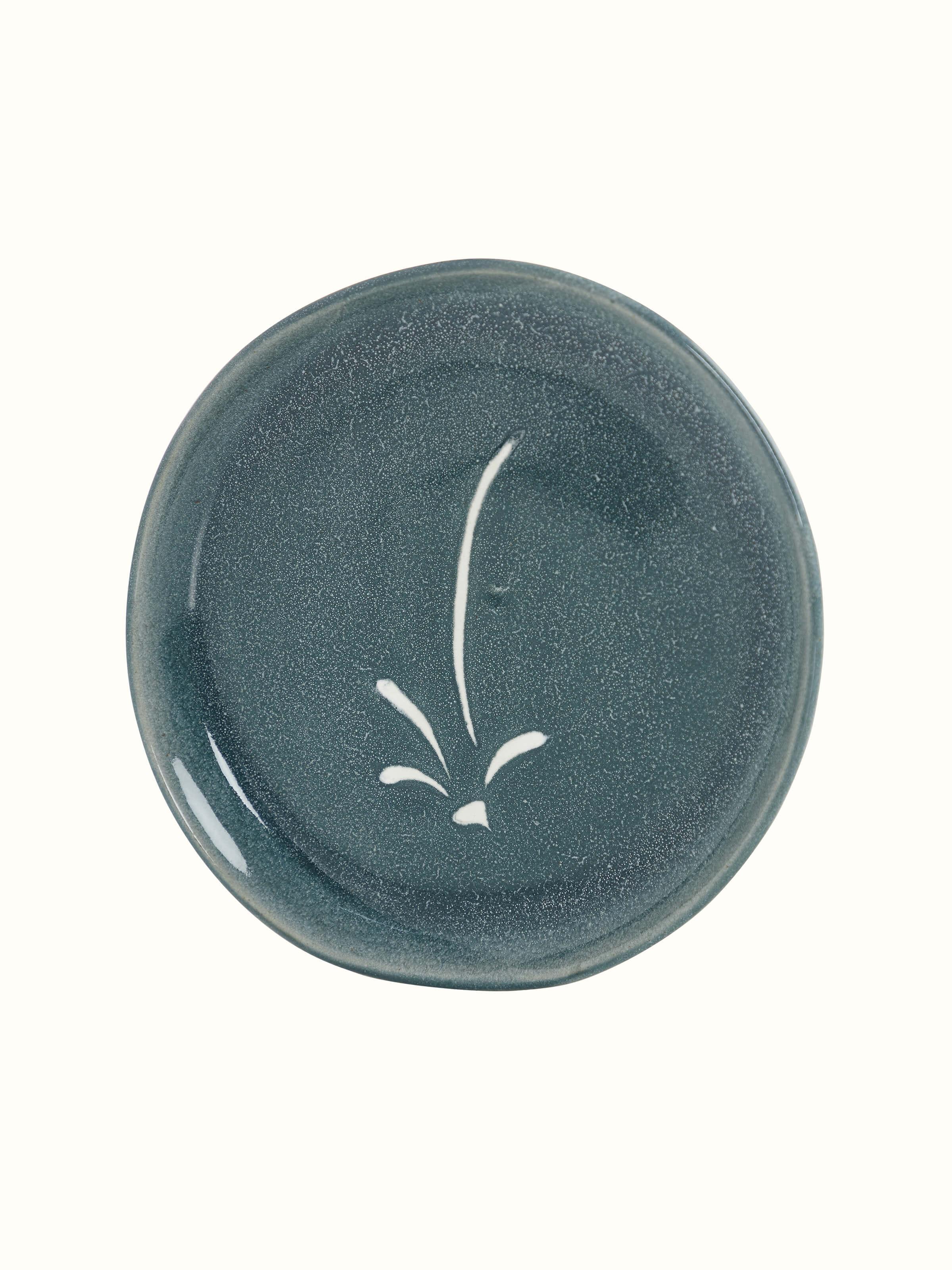 Front view of Studio pottery ceramic dinner plate large showcasing its elegant design and smooth ceramic finish