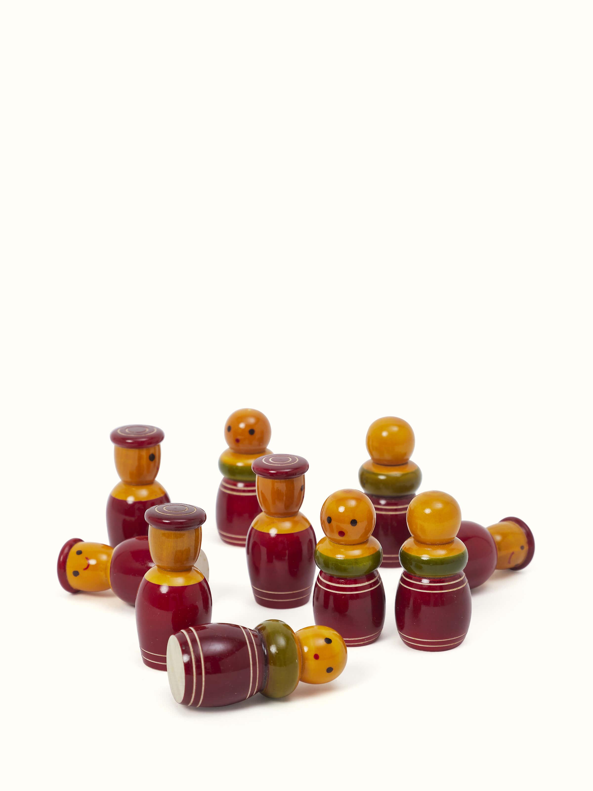 Front view of Channapatna ivory wood tic-tac game in green showcasing classic design.