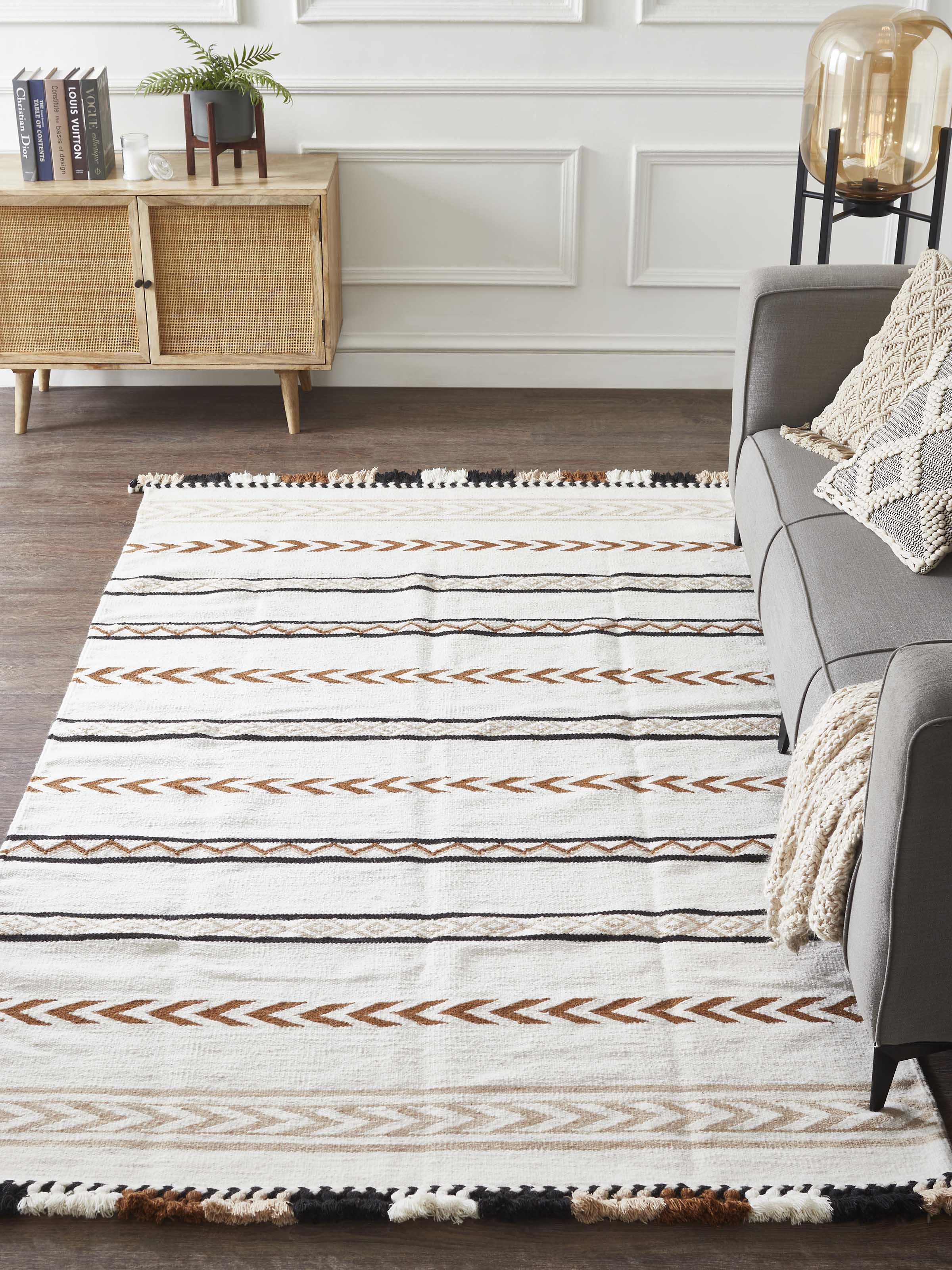 Close-up of Geo stripes ivory Gujarat wool & cotton panja dhurrie kharad, highlighting the texture and detailed weaving of the wool and cotton blend