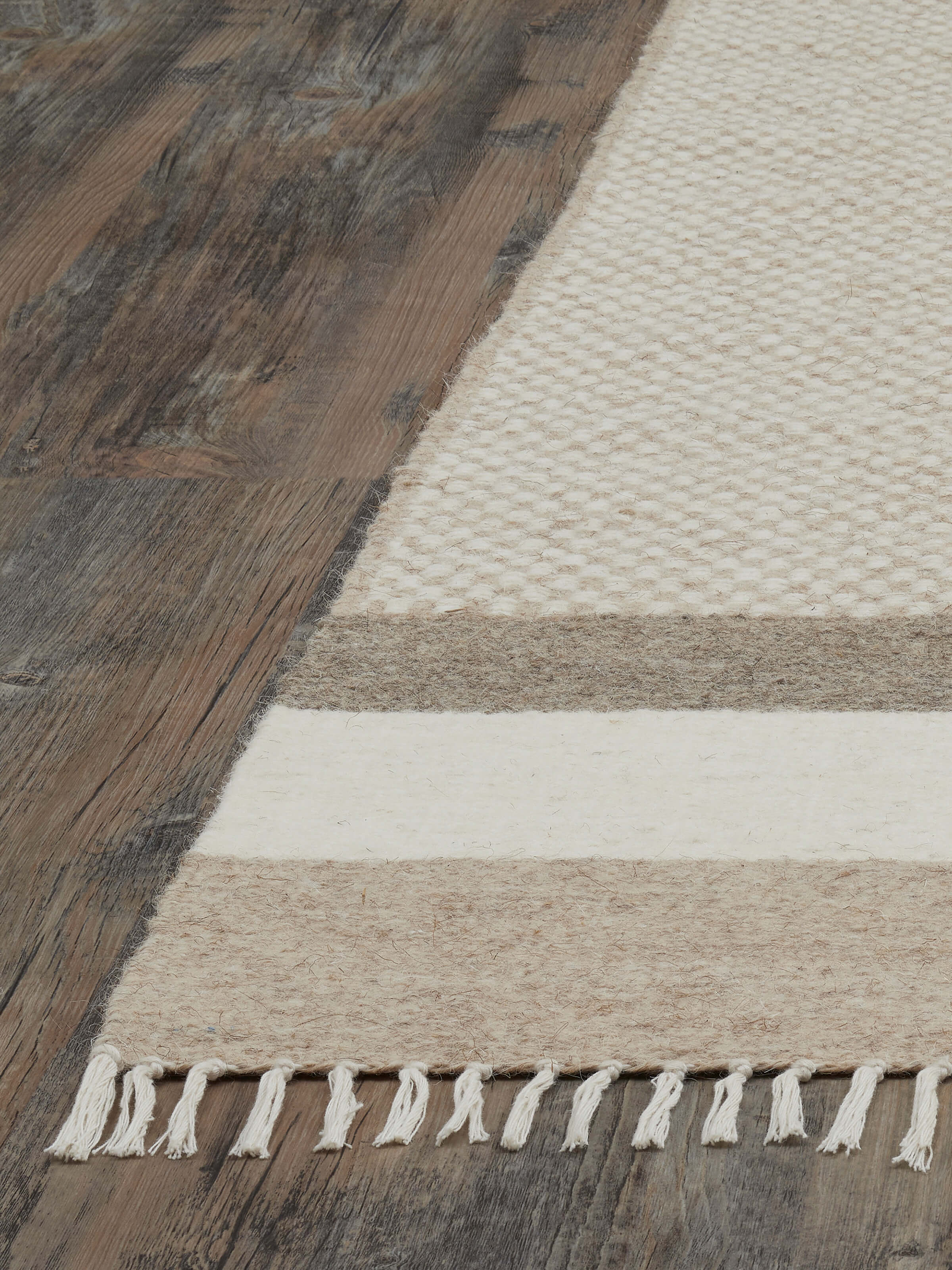 Detailed view of Geo checkered beige Jawaja wool & cotton handloom dhurrie (4x6 ft) emphasizing the wool and cotton blend and geometric pattern.