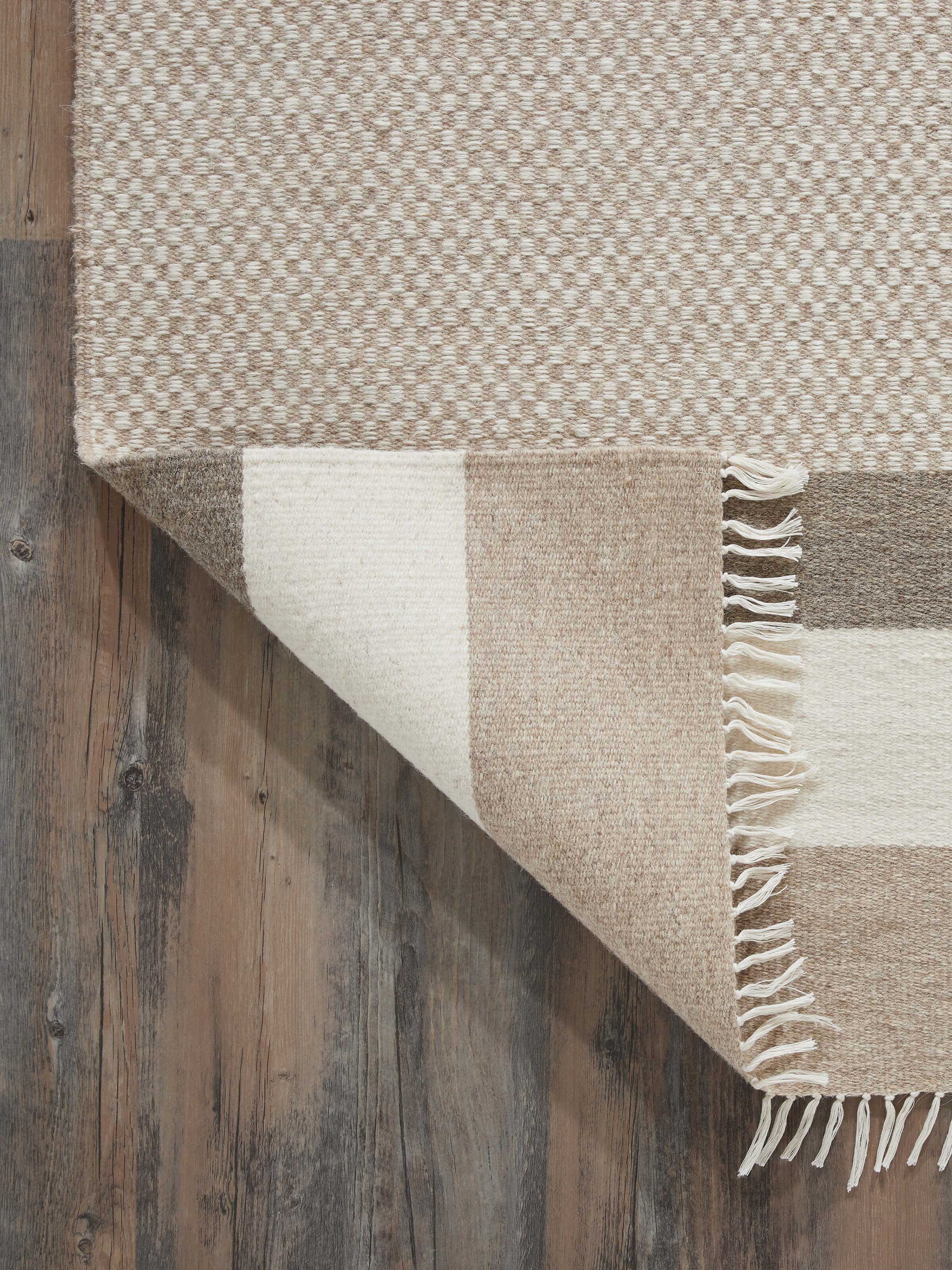 Detailed view of Geo checkered beige Jawaja wool & cotton handloom dhurrie (4x6 ft) showing the quality and craftsmanship of the handloom.