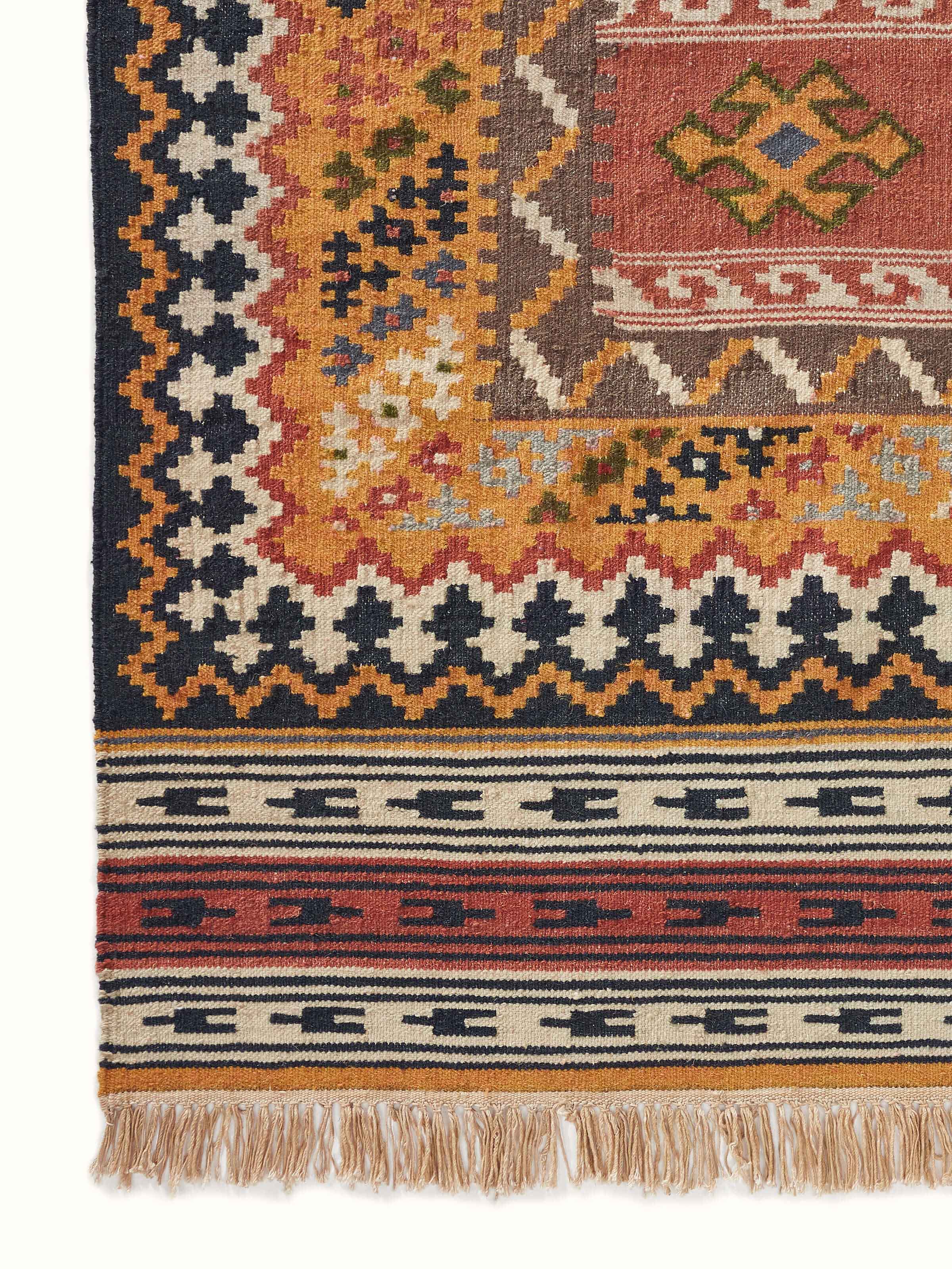 Side view of Traditional Kilim Salawas wool & cotton Panja dhurrie showing the thickness and edge details