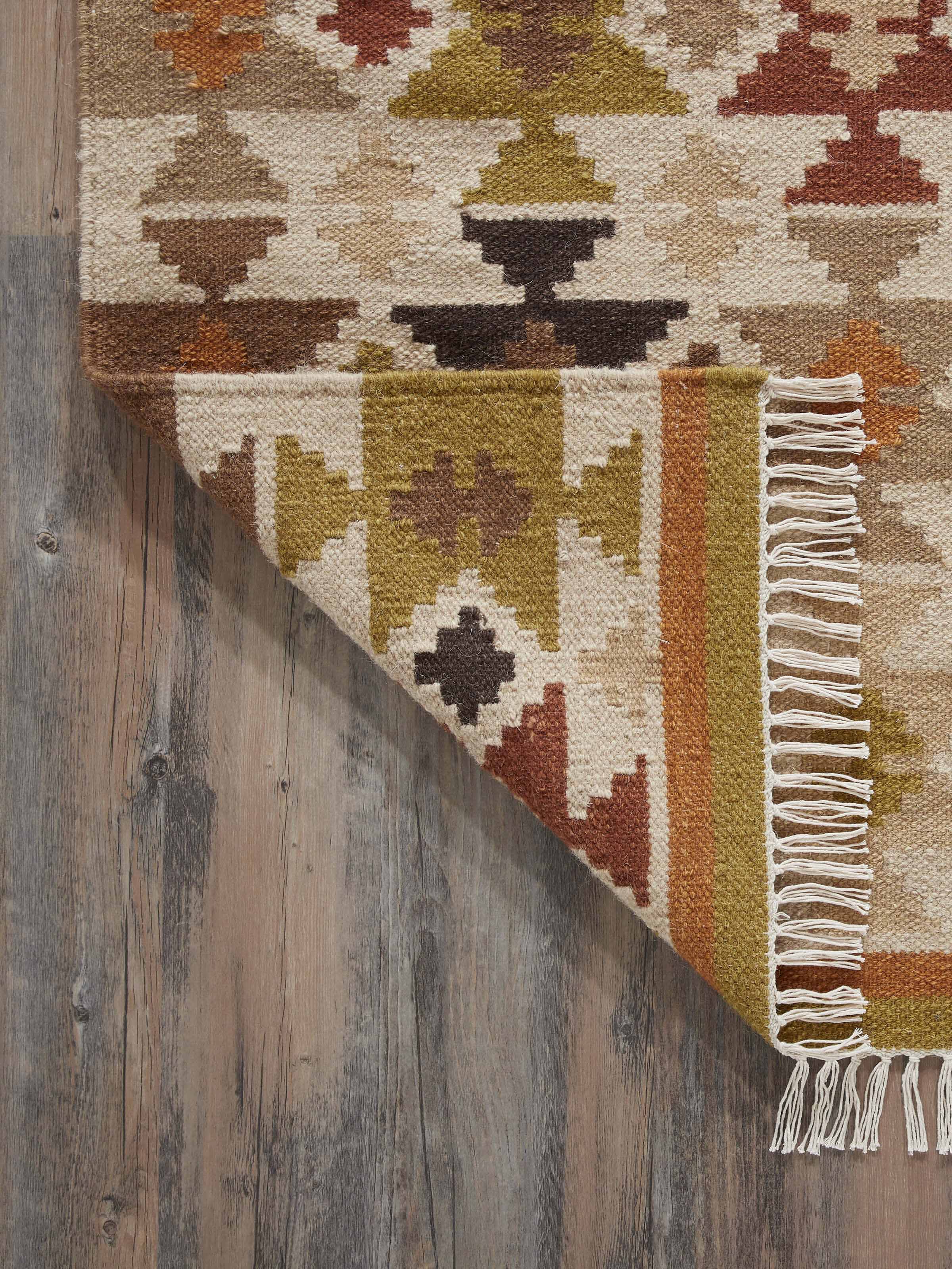 Detailed close-up of Graphic Geo Green Lawan wool panja dhurrie focusing on the pattern detail and color accuracy.