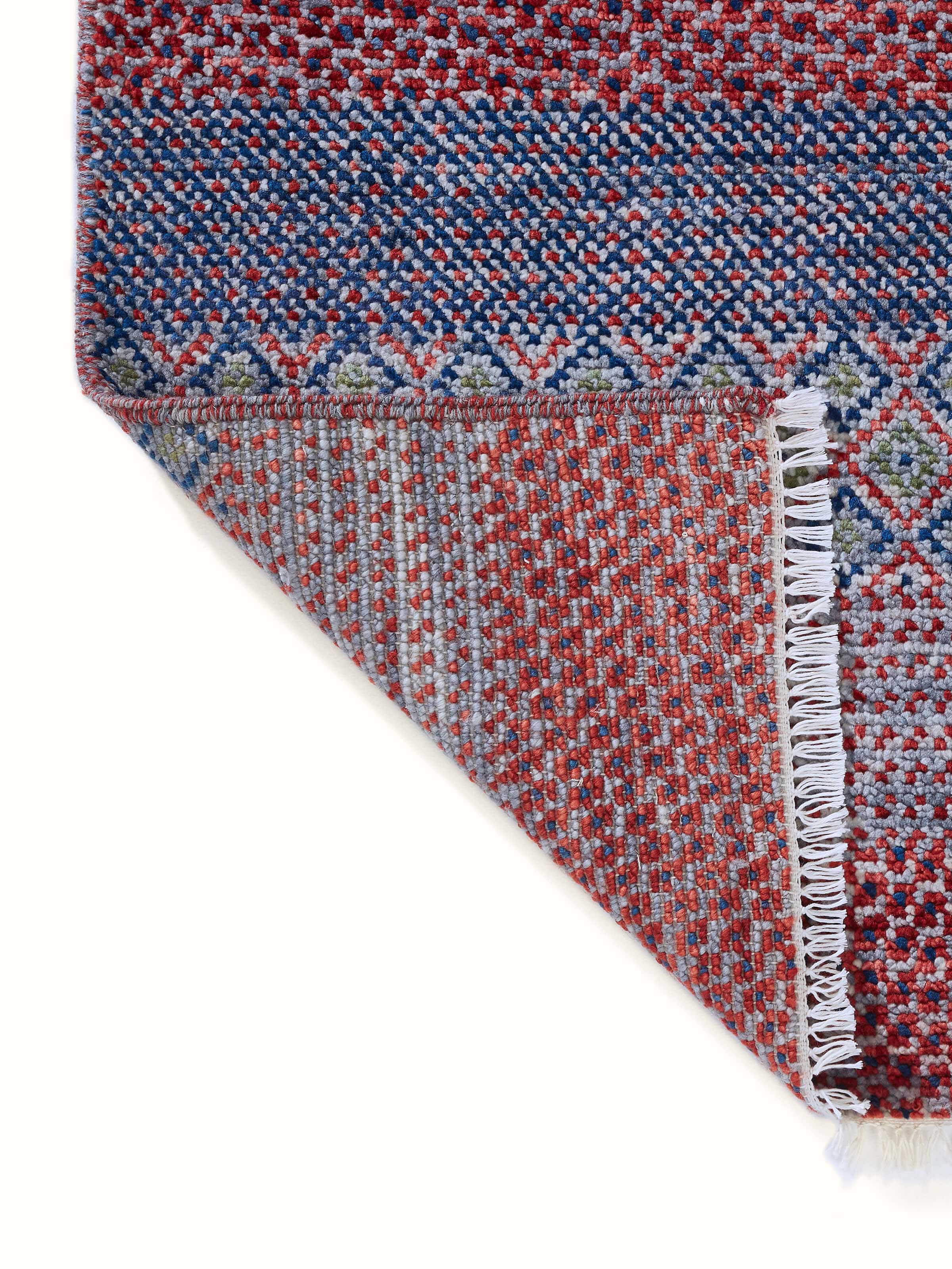 Top-down view of the grass pattern Agra wool and viscose rug, showcasing its design, texture, and luxurious feel