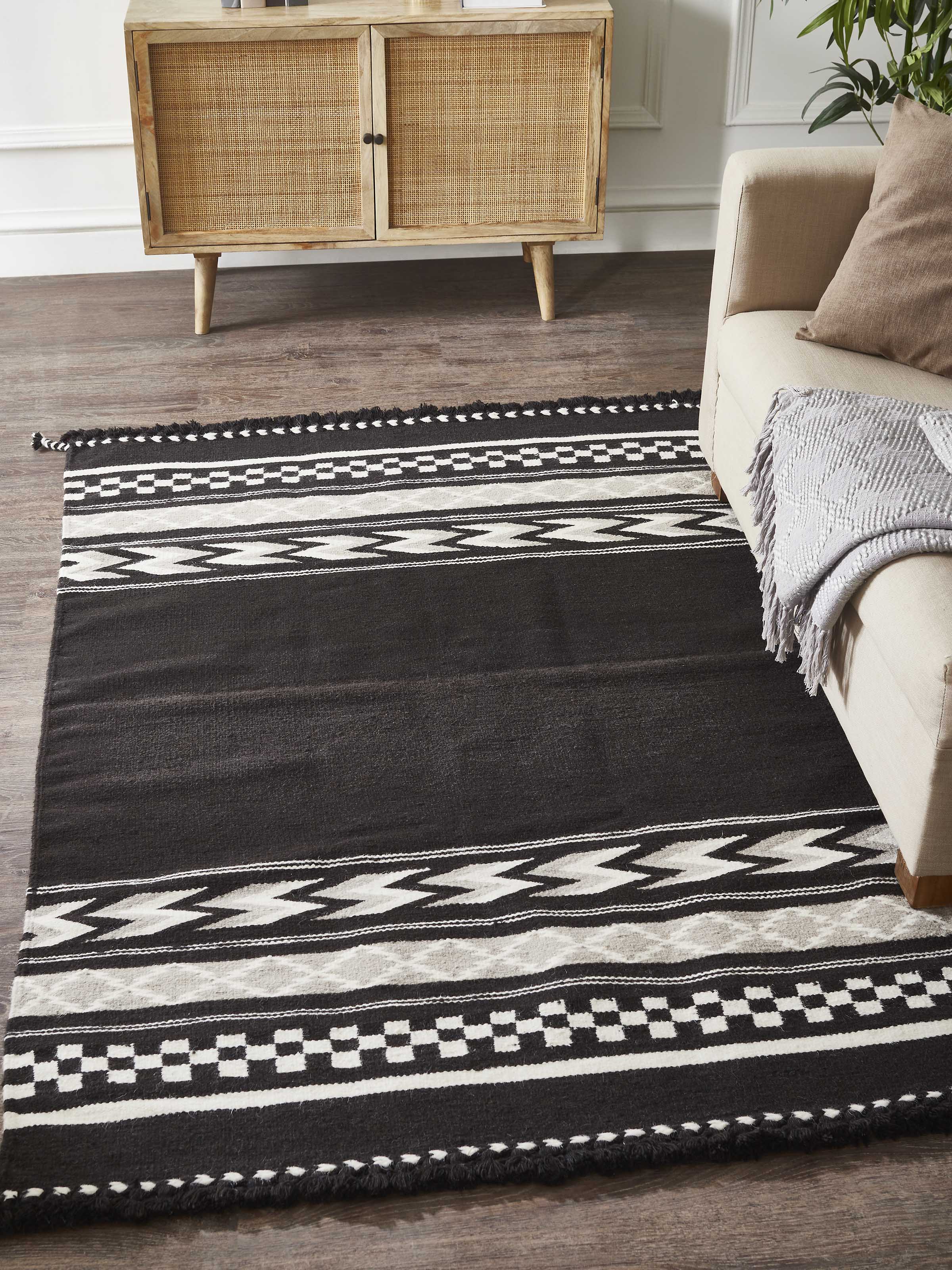 Close-up of Geo border dark brown Gujarat wool & cotton panja dhurrie kharad (4x6 ft), focusing on the intricate border details