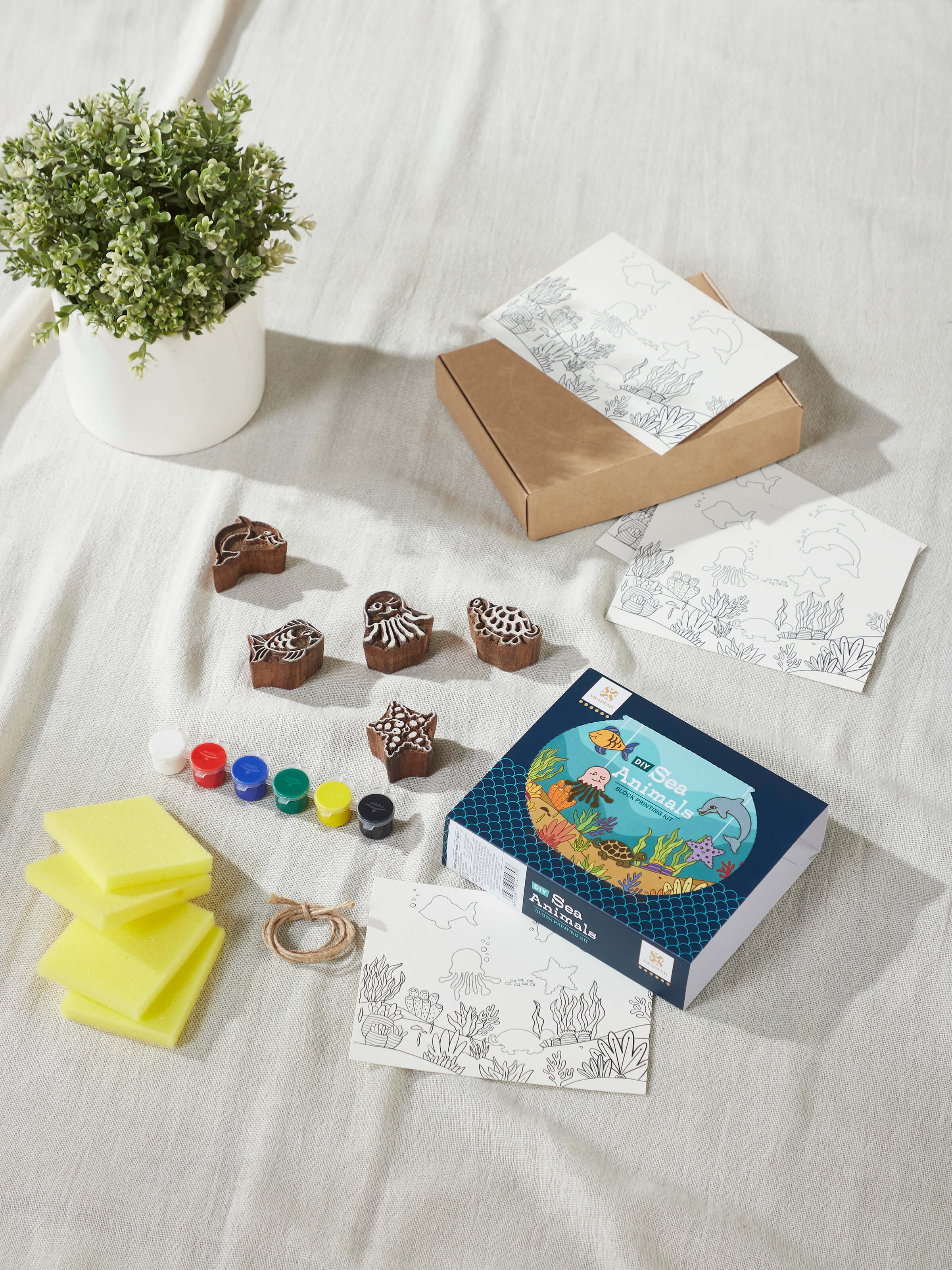 Close-up of block painting DIY kit sea aquarium blue, showing the painting materials and design details.