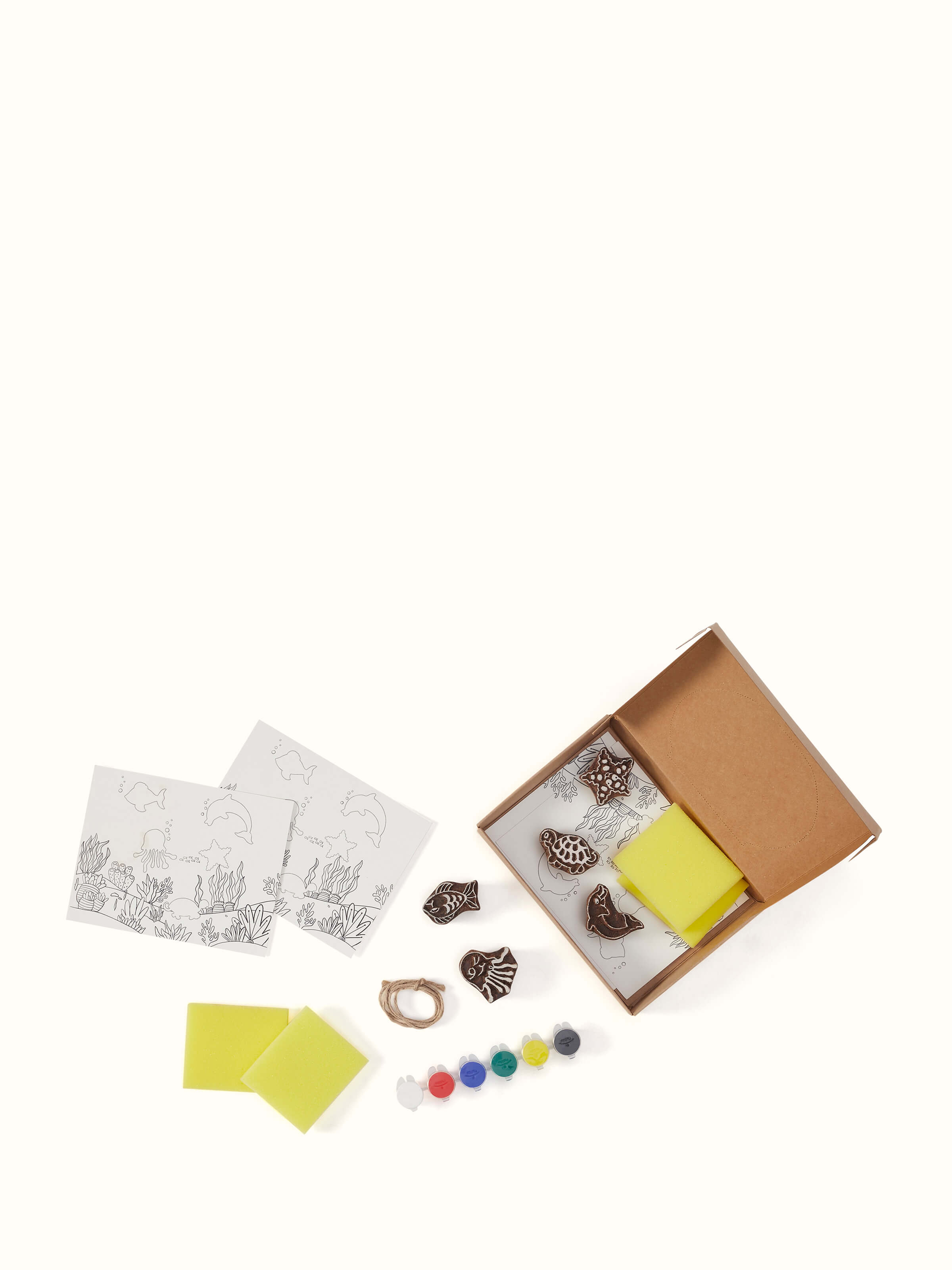 Finished artwork from block painting DIY kit sea aquarium blue, showcasing the vibrant colors and artistic result.