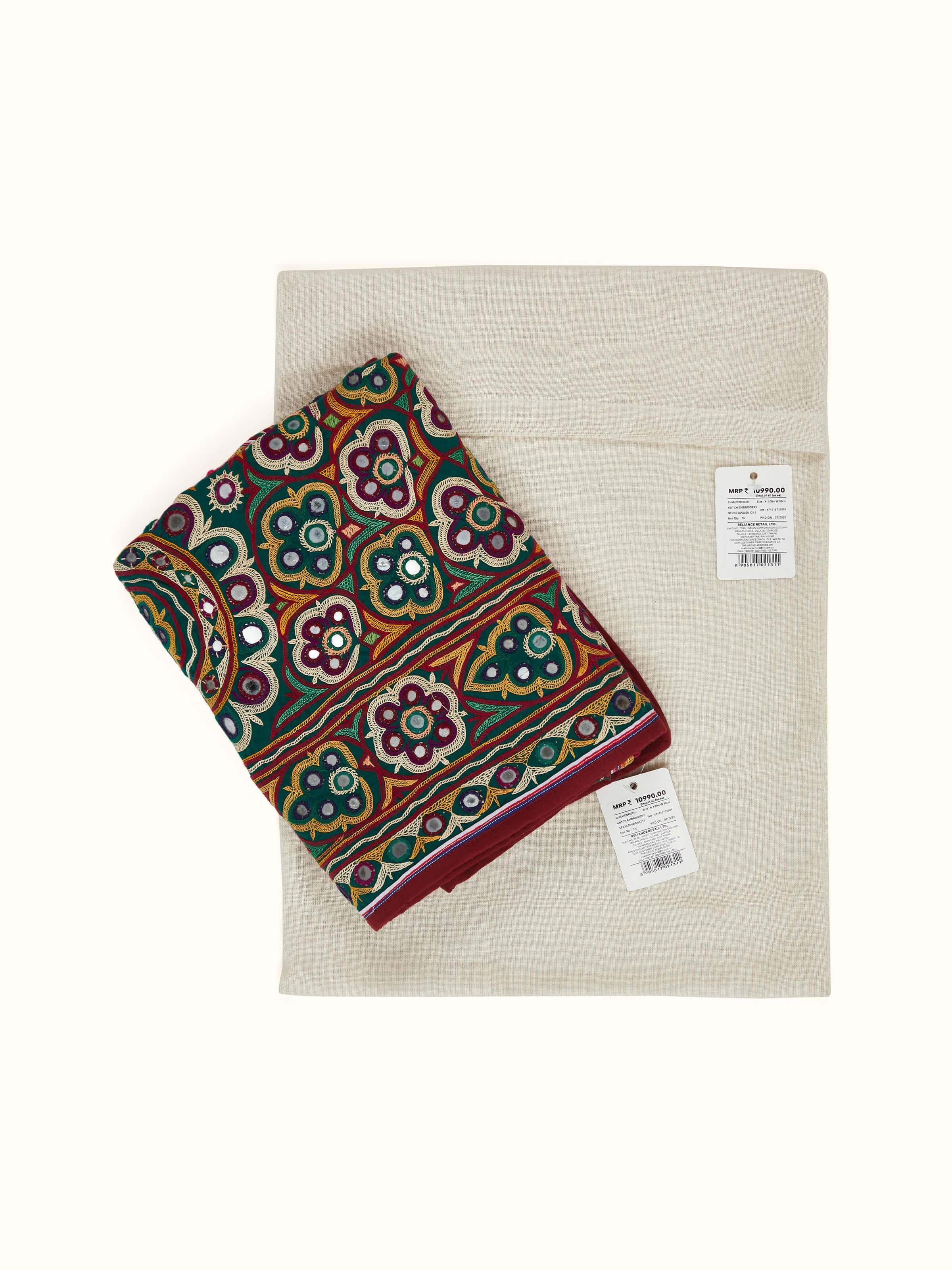 Close-up view of Kutch embroidery flowers & leaves toran with vibrant colors and intricate details