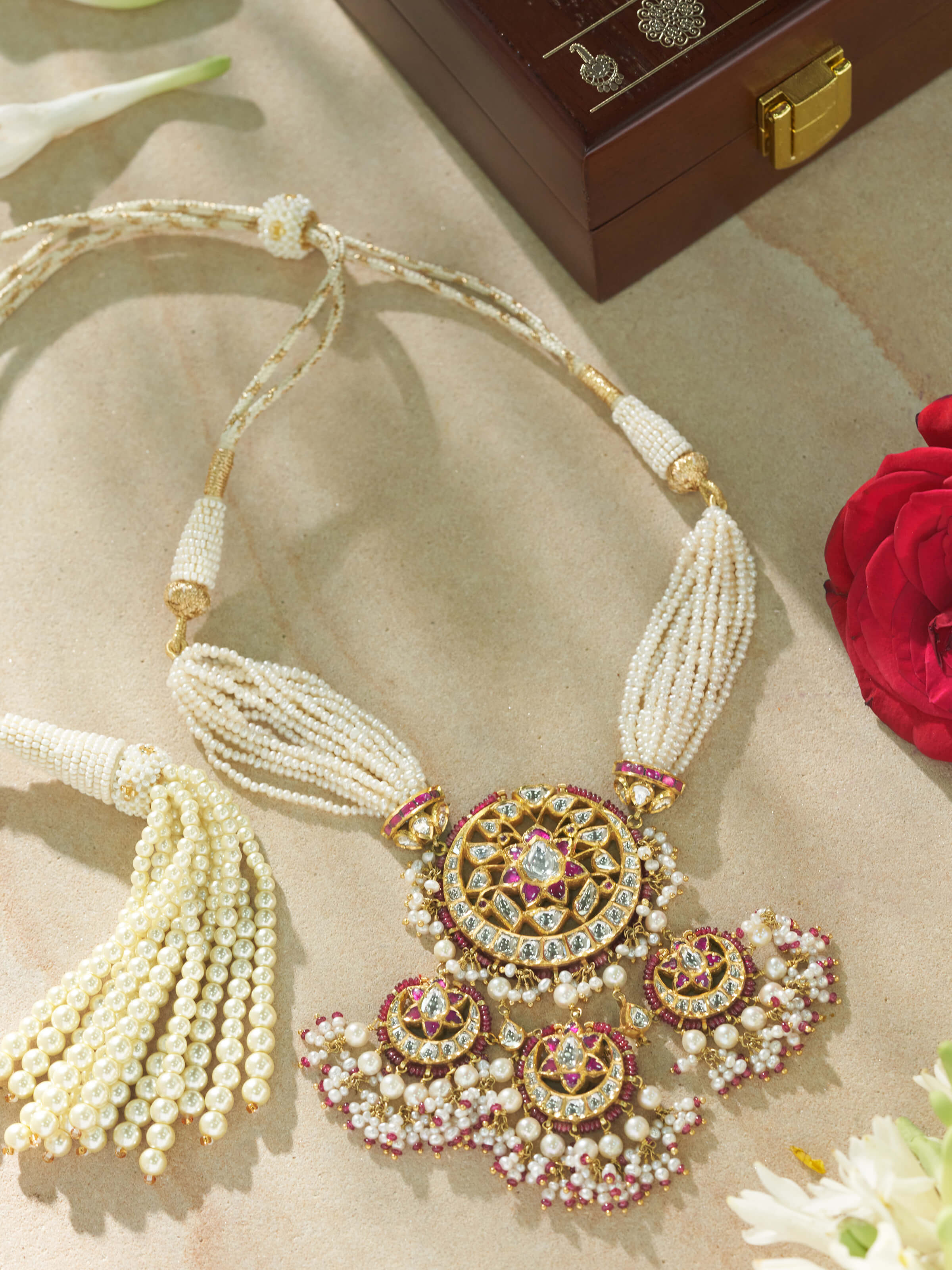 Side view of Jadau 18 Karat Gold Choker showcasing the luxurious design and intricate detailing.