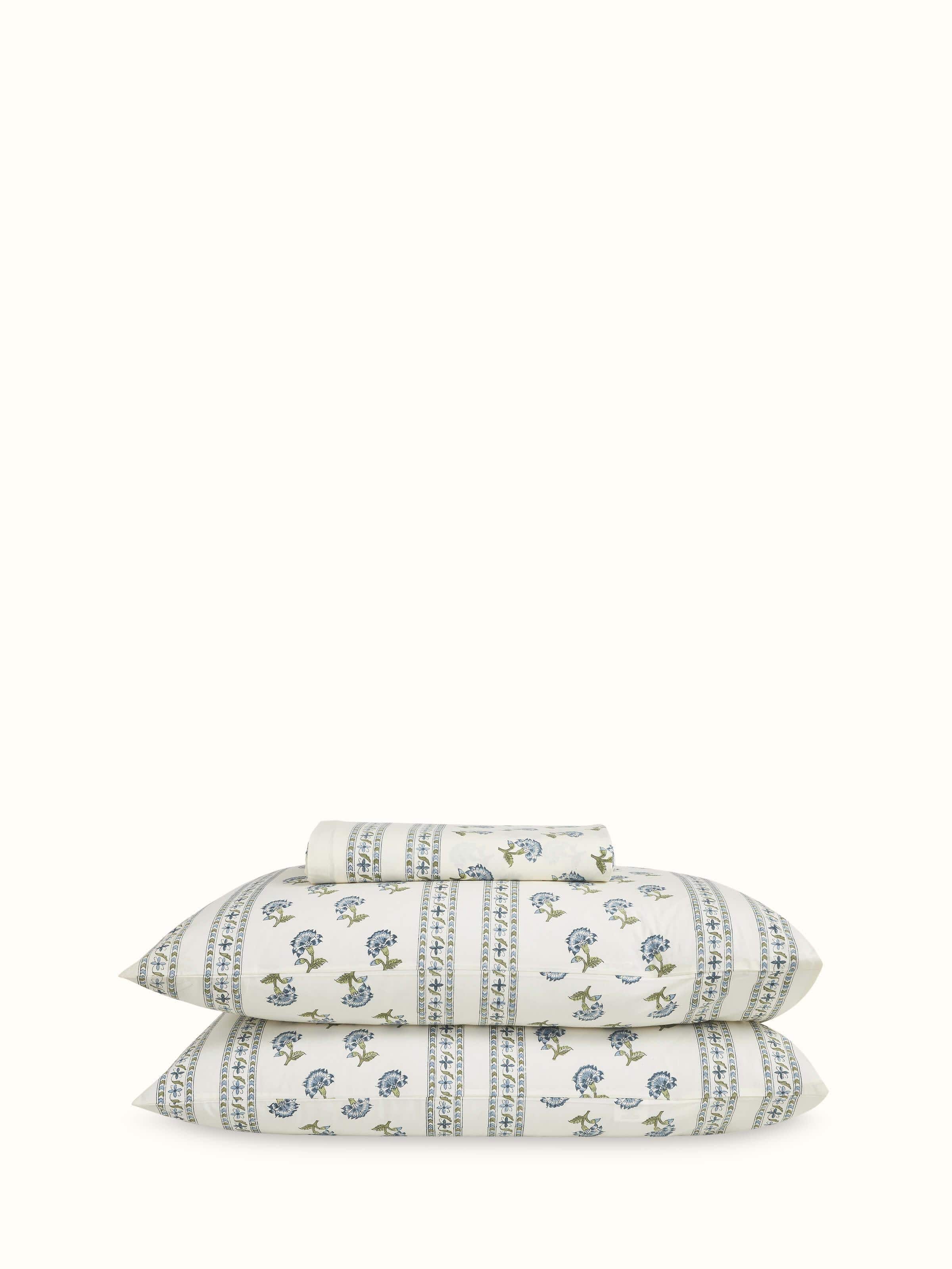 Aarunya blue buti cotton king bedsheet set with Sanganeri block print, displaying the intricate design