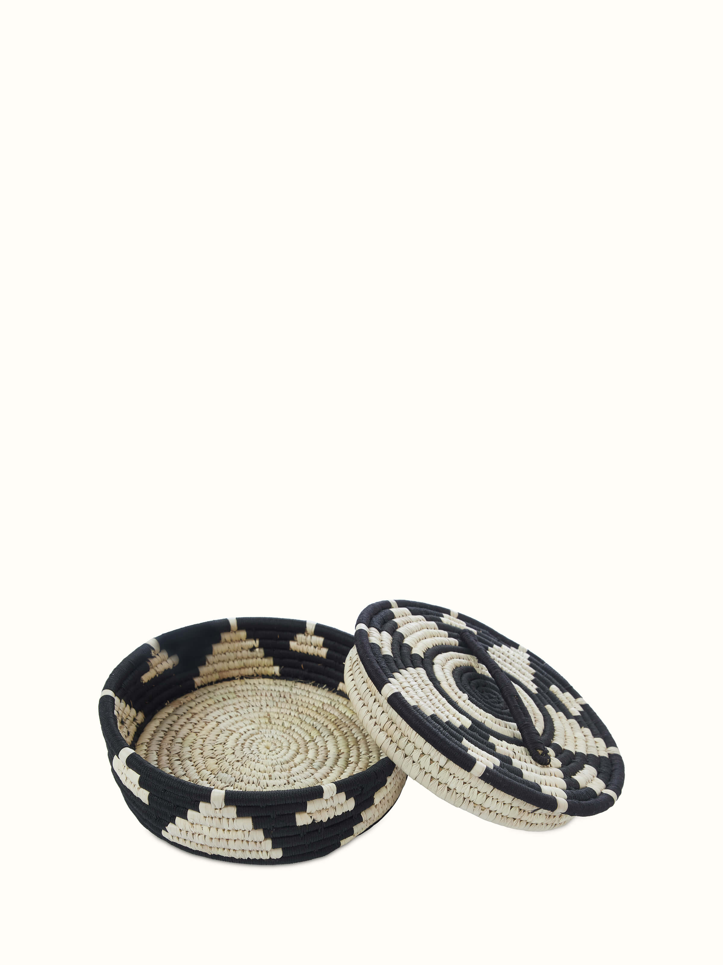 Detailed view of Kanshi basketry natural fibre bread basket, highlighting the craftsmanship and material