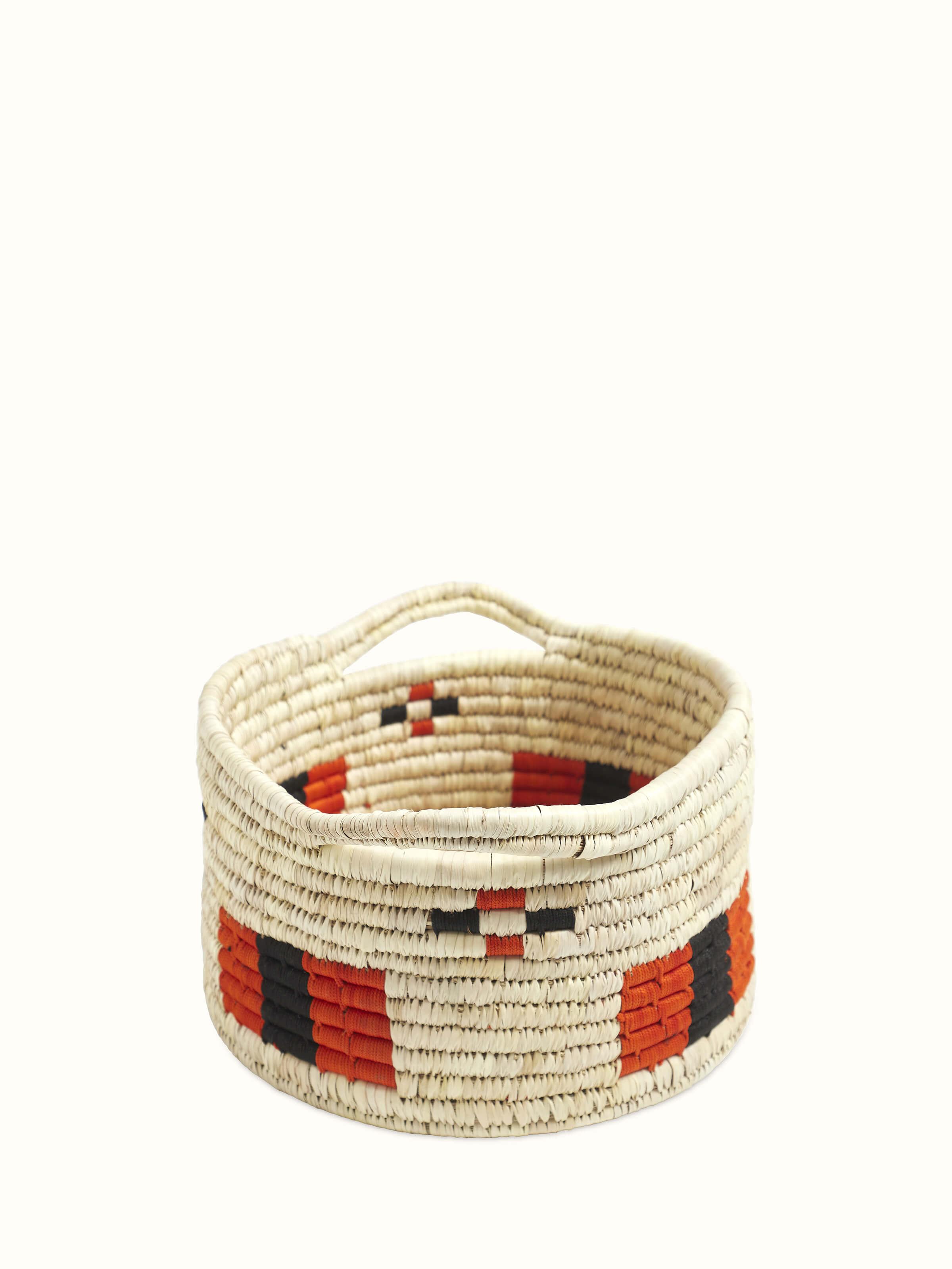 Front view of Kanshi basketry natural fibre wine bottle holder displaying its unique weave