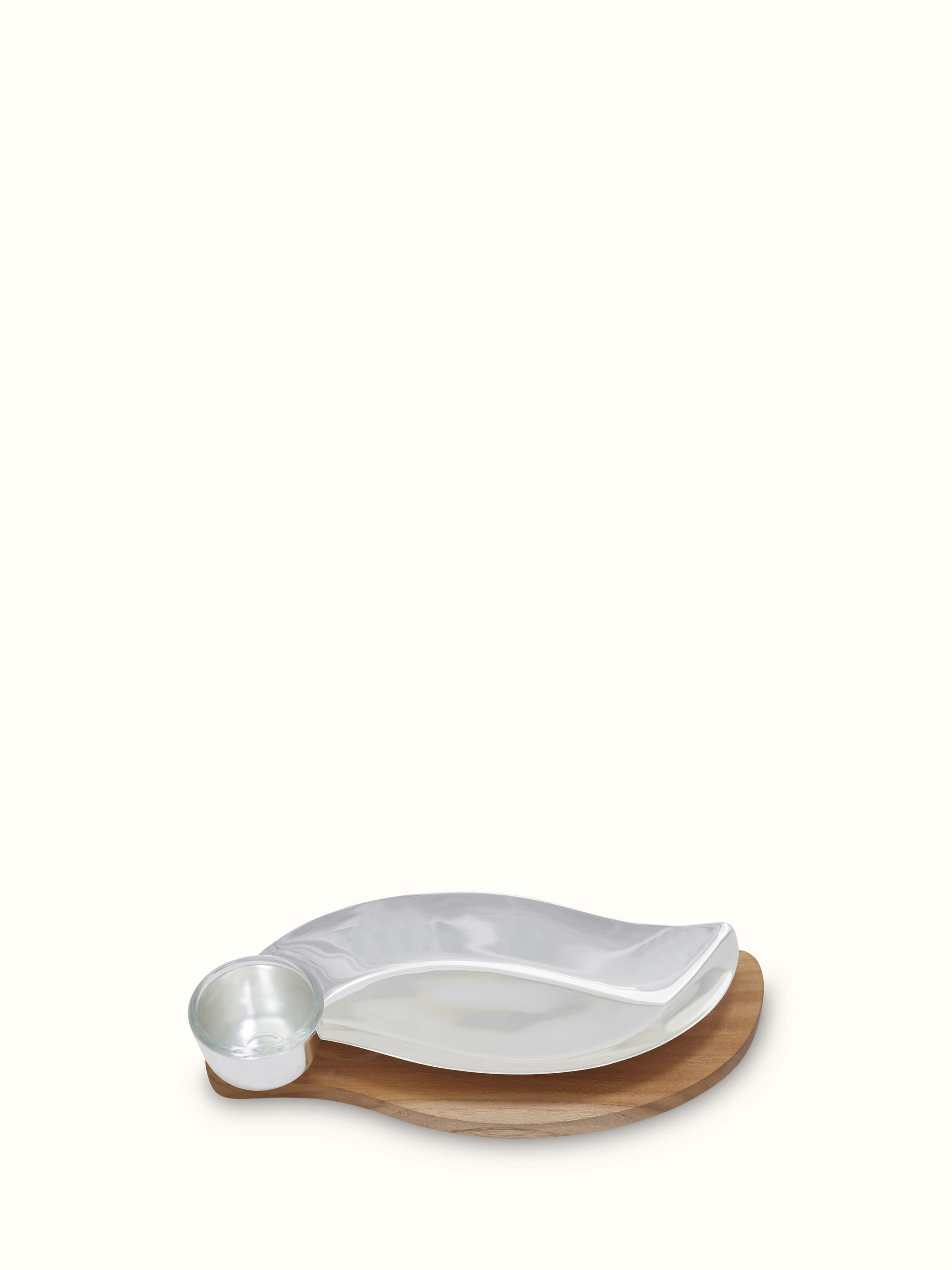 Silver-plated rectangular nut bowl with a sleek finish, perfect for serving snacks or nuts.