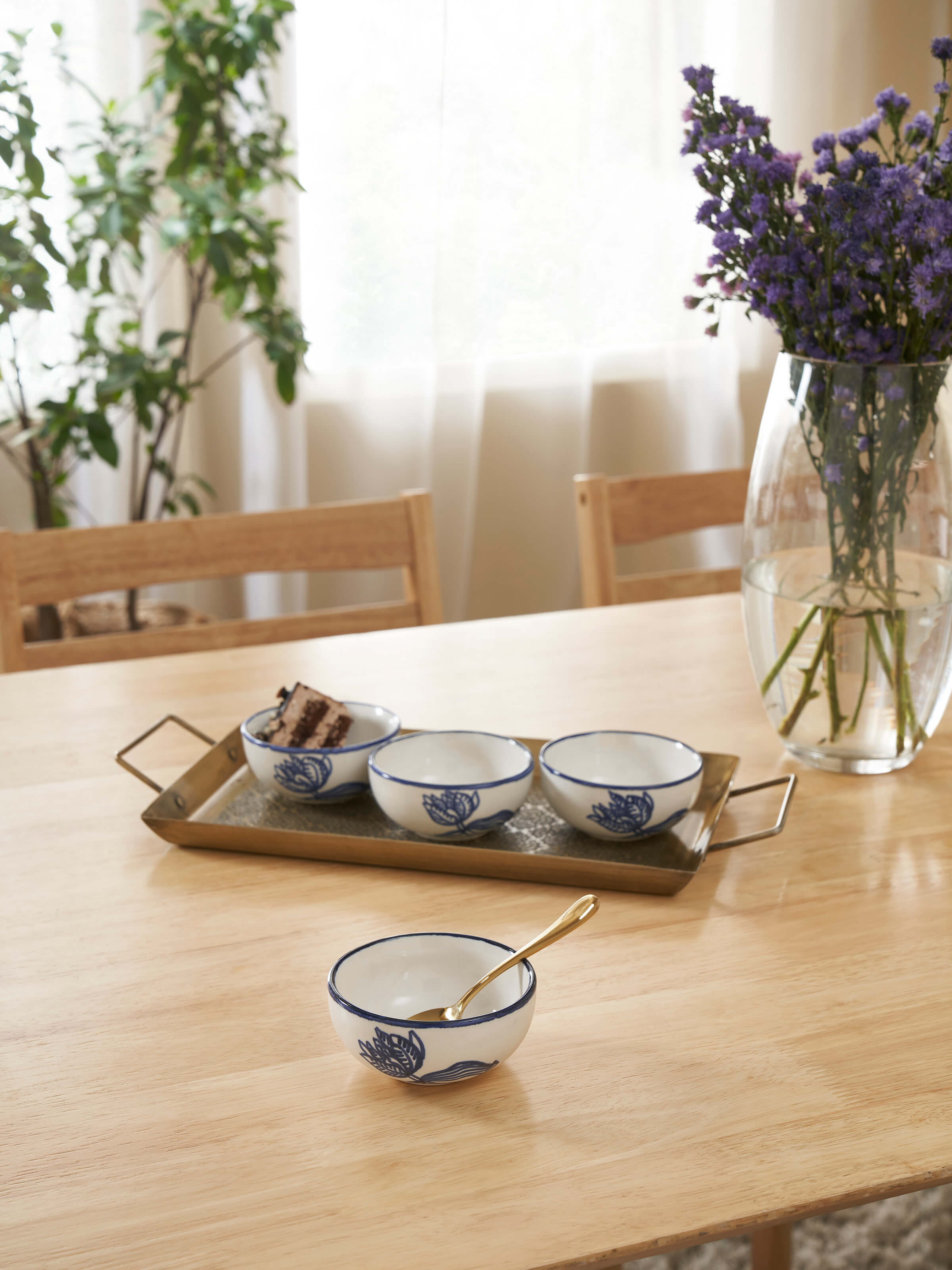 Side view of Studio Pottery Ceramic Dinner Bowls in Indigo & White (4 pcs) showing ceramic finish.