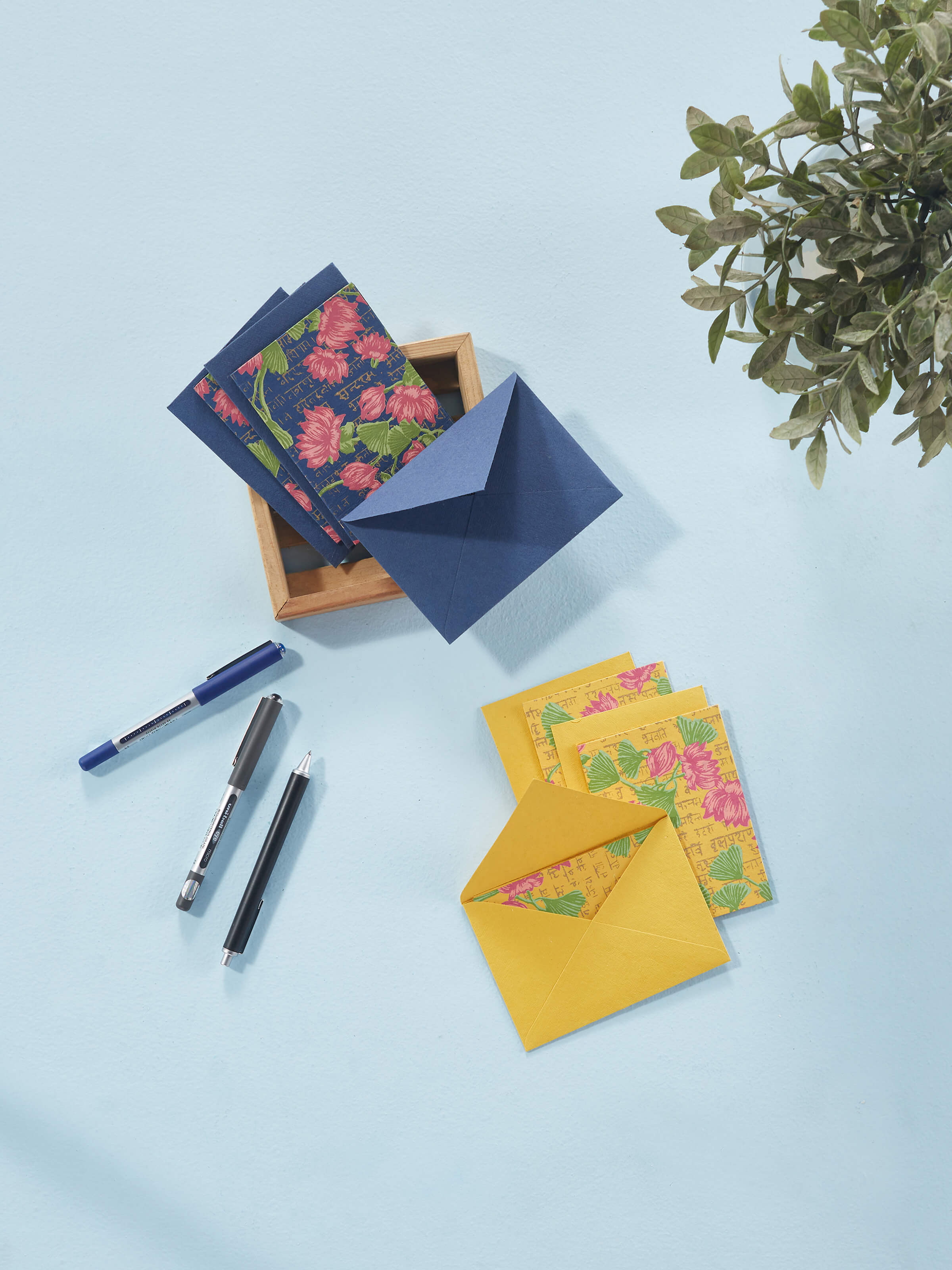 Side view of handmade paper note cards with envelopes blue (6 pcs)