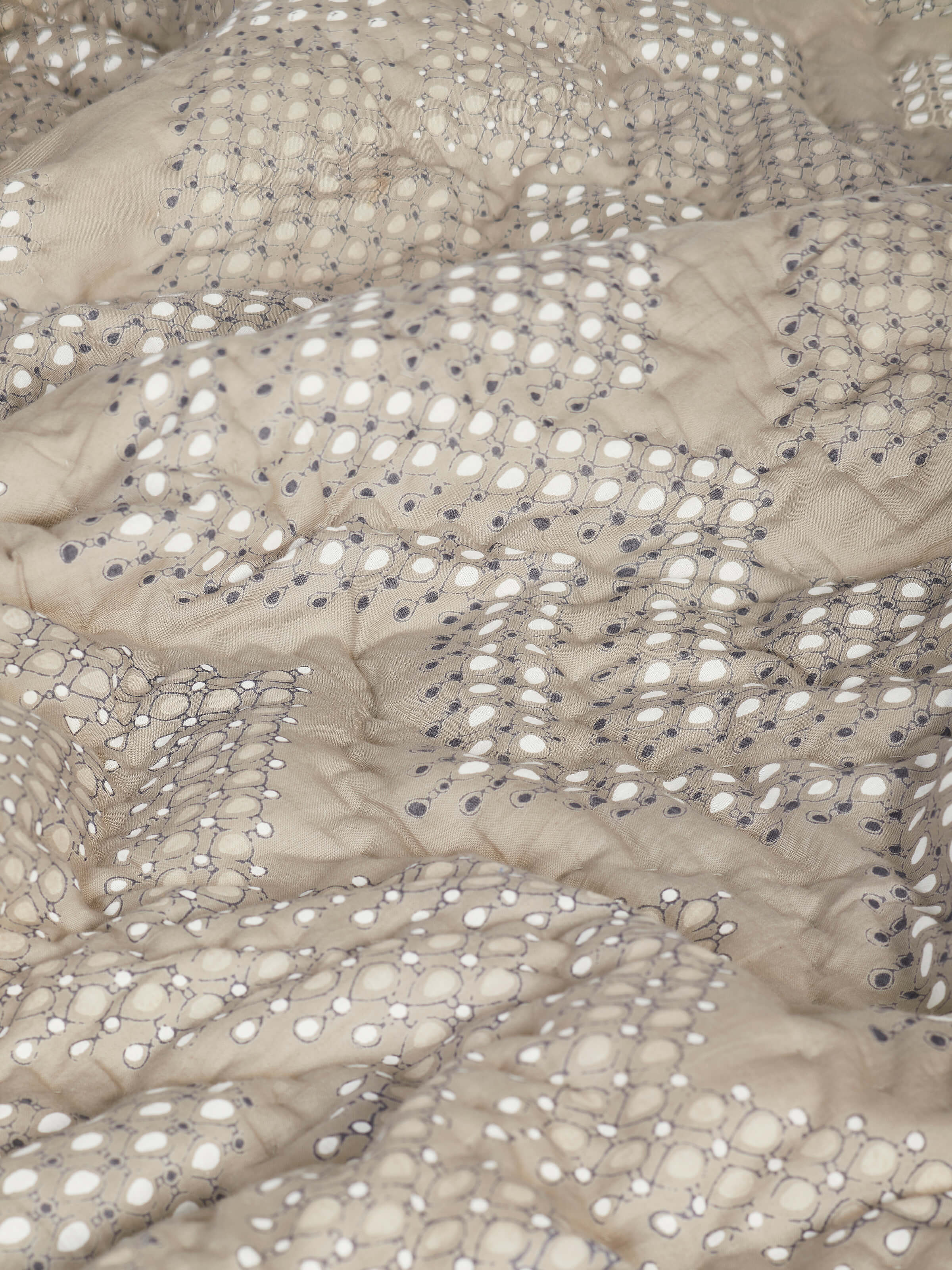Detailed view of Rambagh green ombre geo cotton Sanganeri block printed double quilt highlighting the ombre and geo patterns.