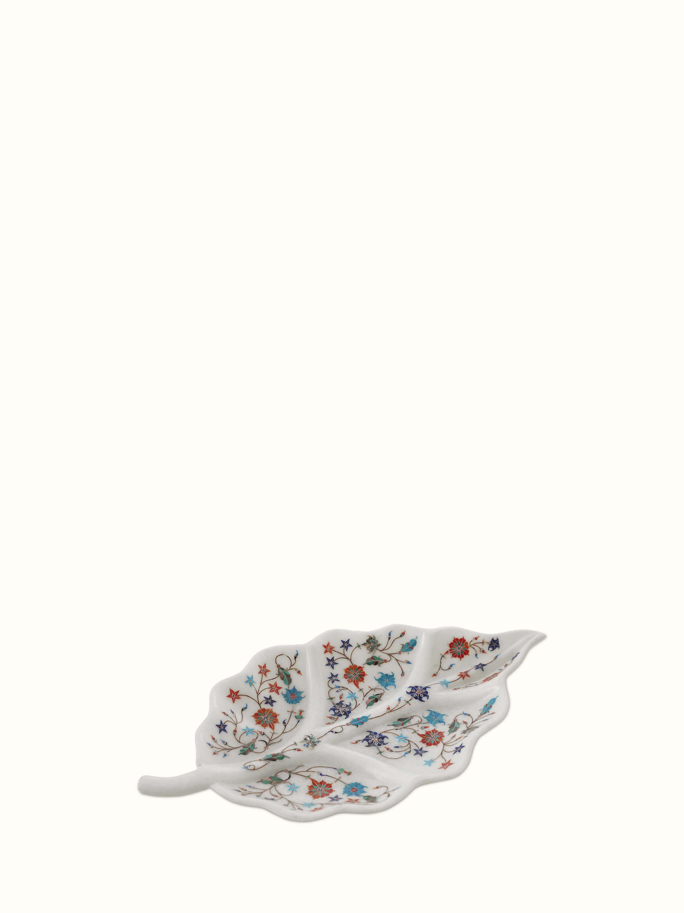 Angle view of Pacchikari marble betel leaf decorative tray emphasizing its detailed craftsmanship.