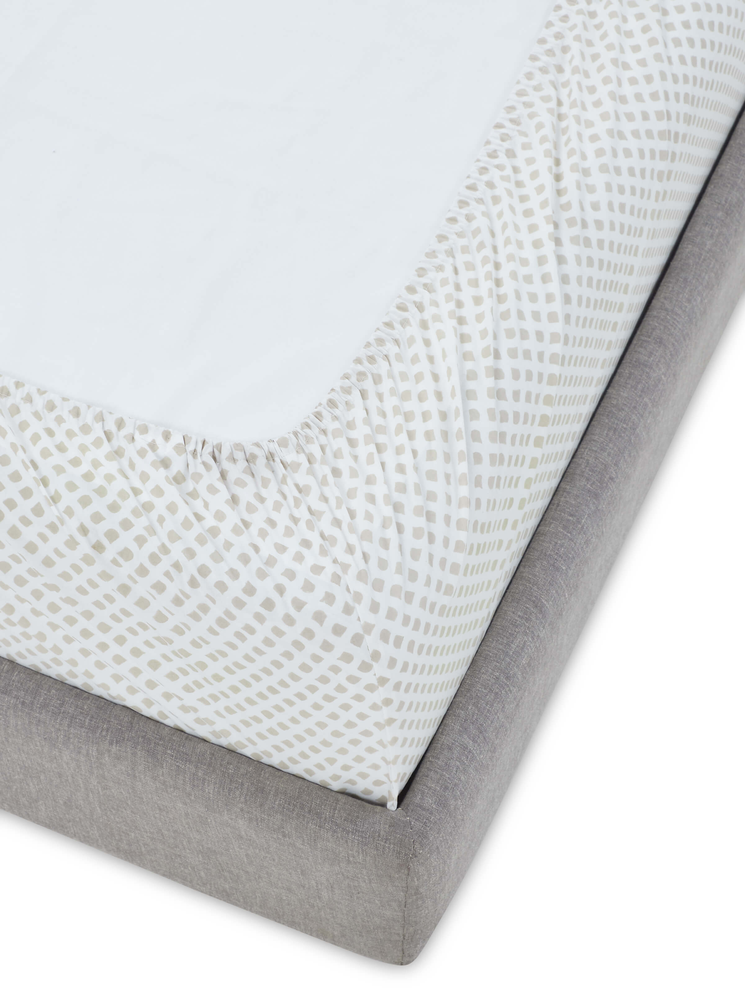 Detailed view of Pratidin beige scallop cotton Sanganeri block printed king fitted bedsheet set focusing on the scallop pattern and cotton material.