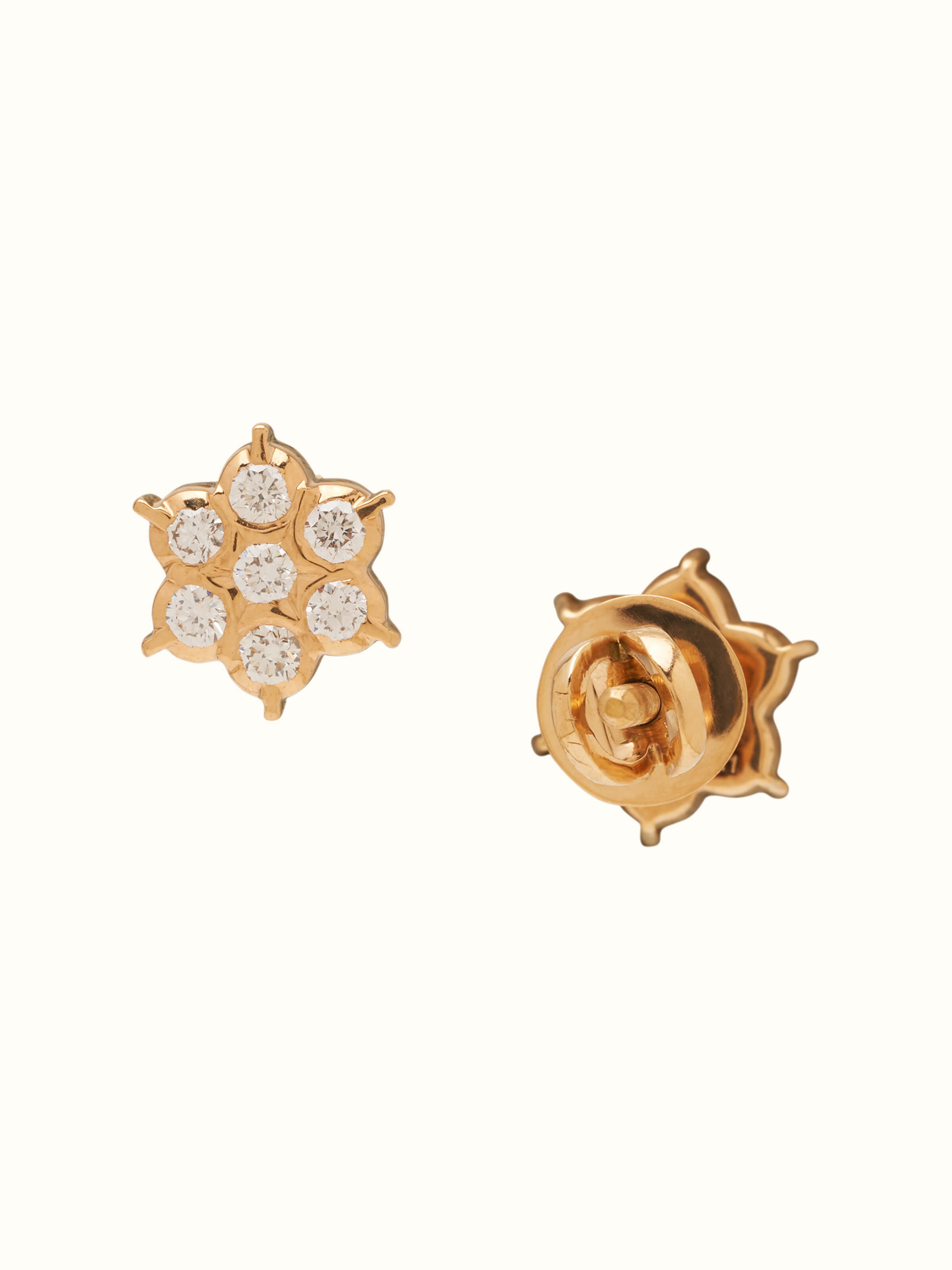 Close-setting 22 Karat Gold Studs