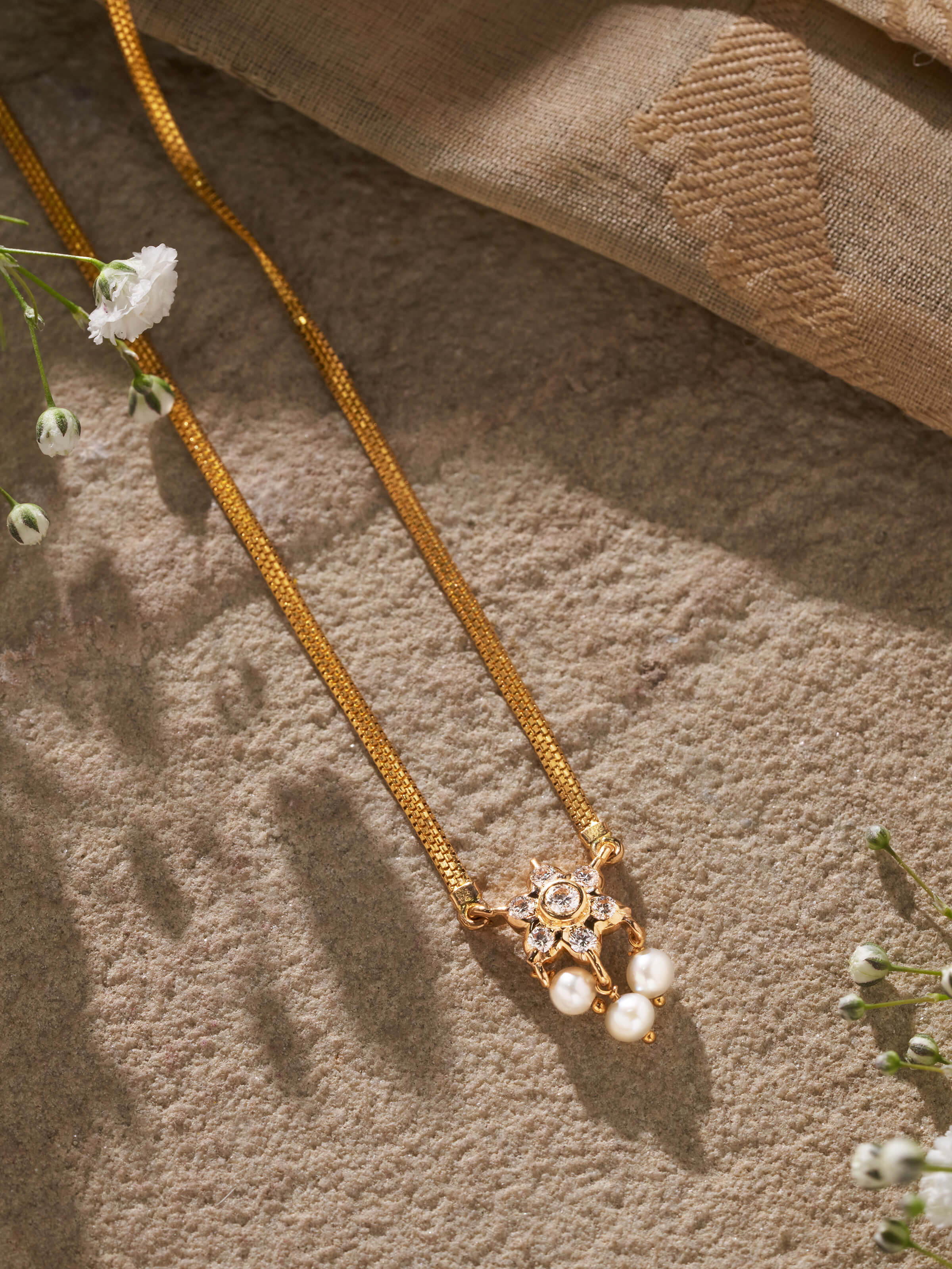Close-setting 22 Karat Gold Pendant & Chain
