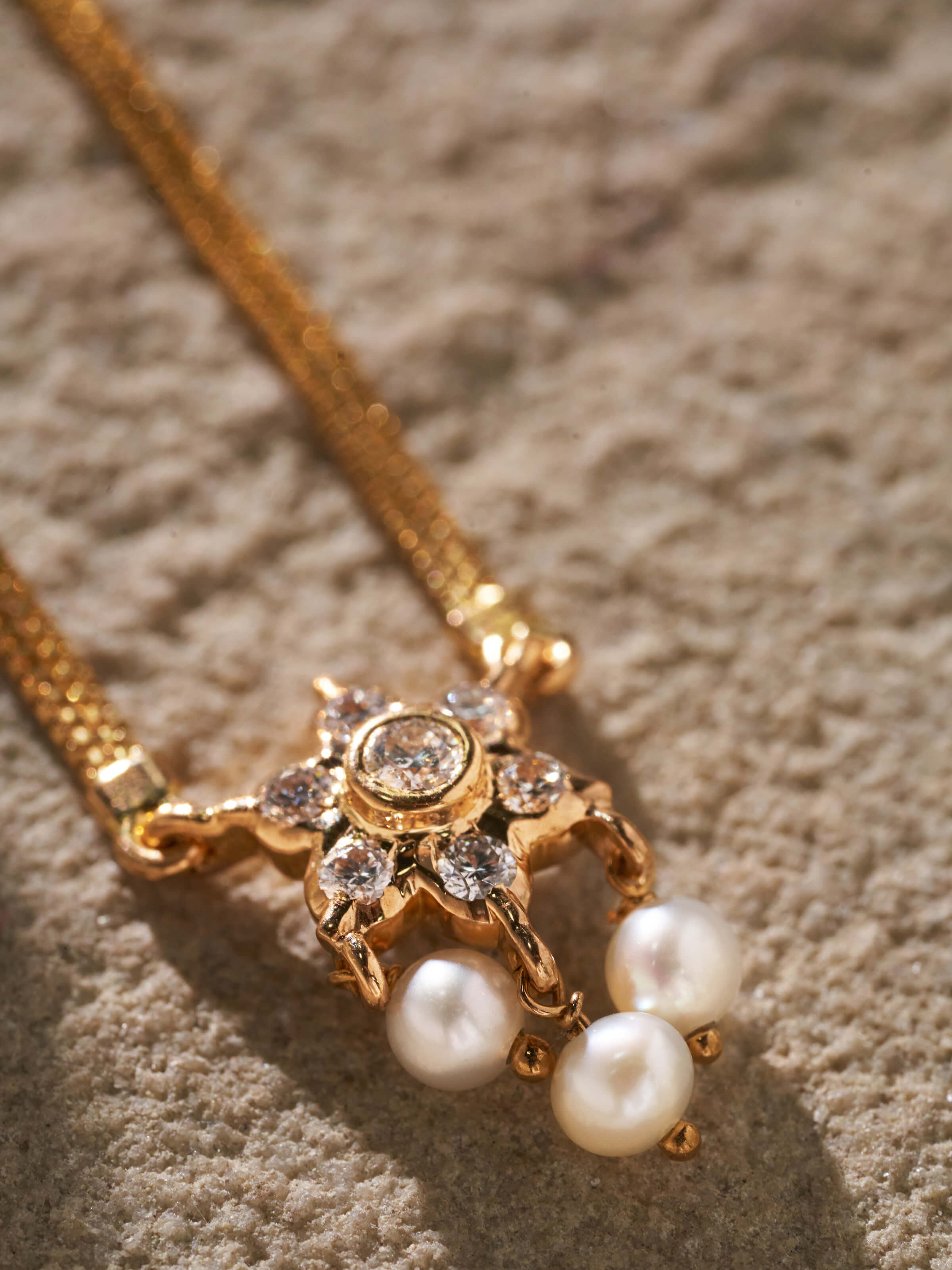 Close-setting 22 Karat Gold Pendant & Chain