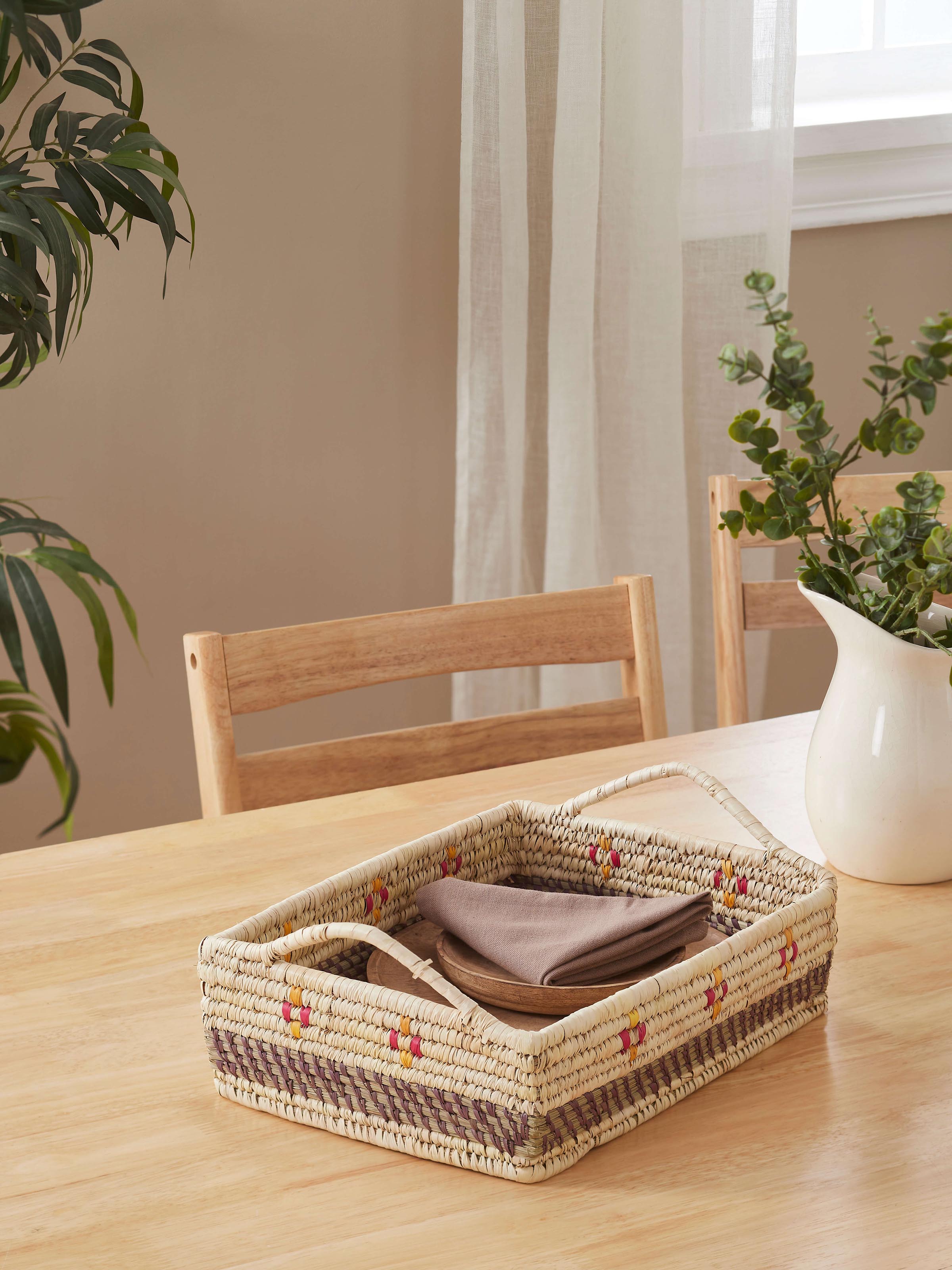 Side view of Kanshi basketry natural fibre decorative tray highlighting the craftsmanship.