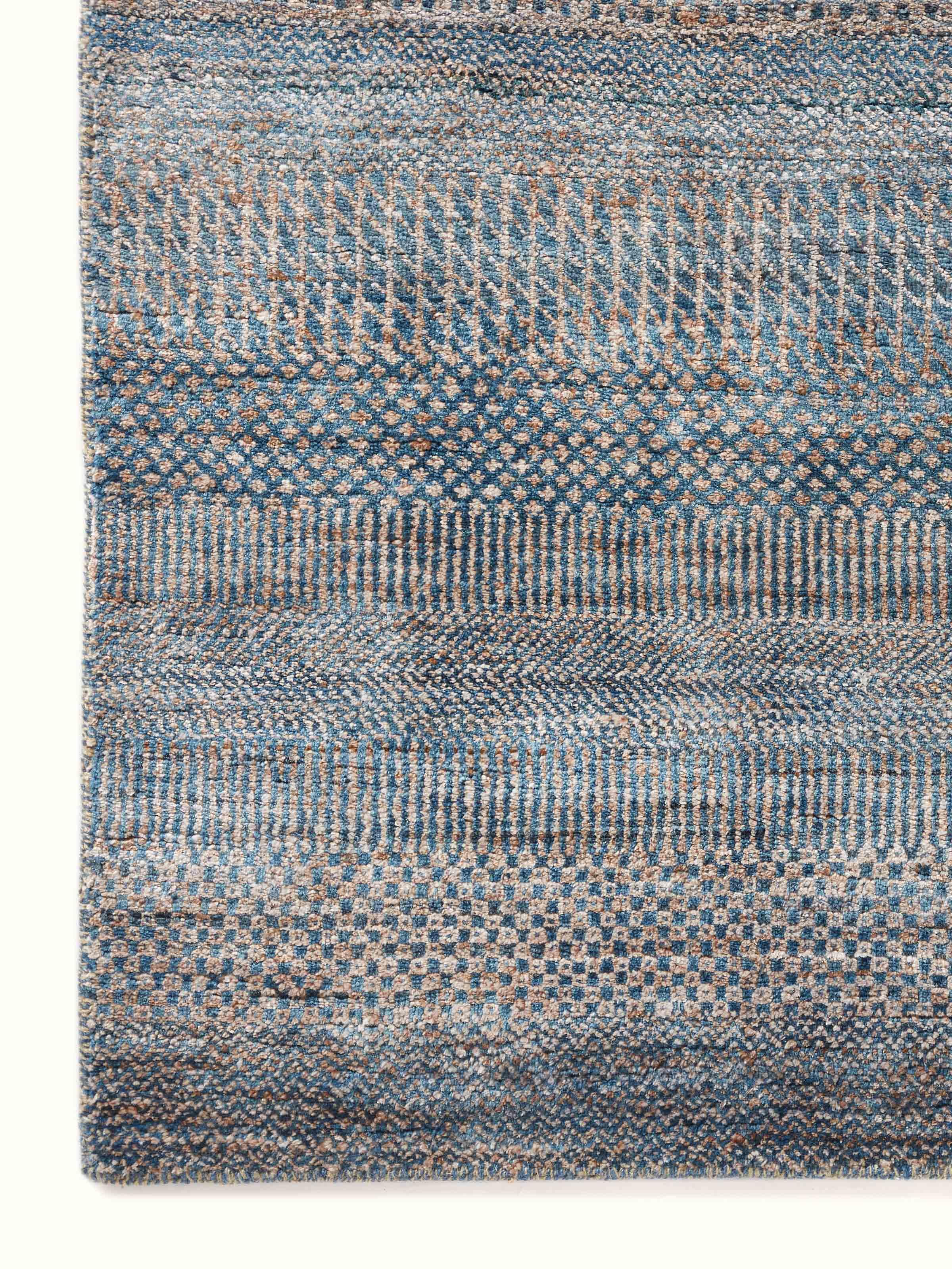 Close-up of grey grass pattern Agra rug with hand-knotted texture