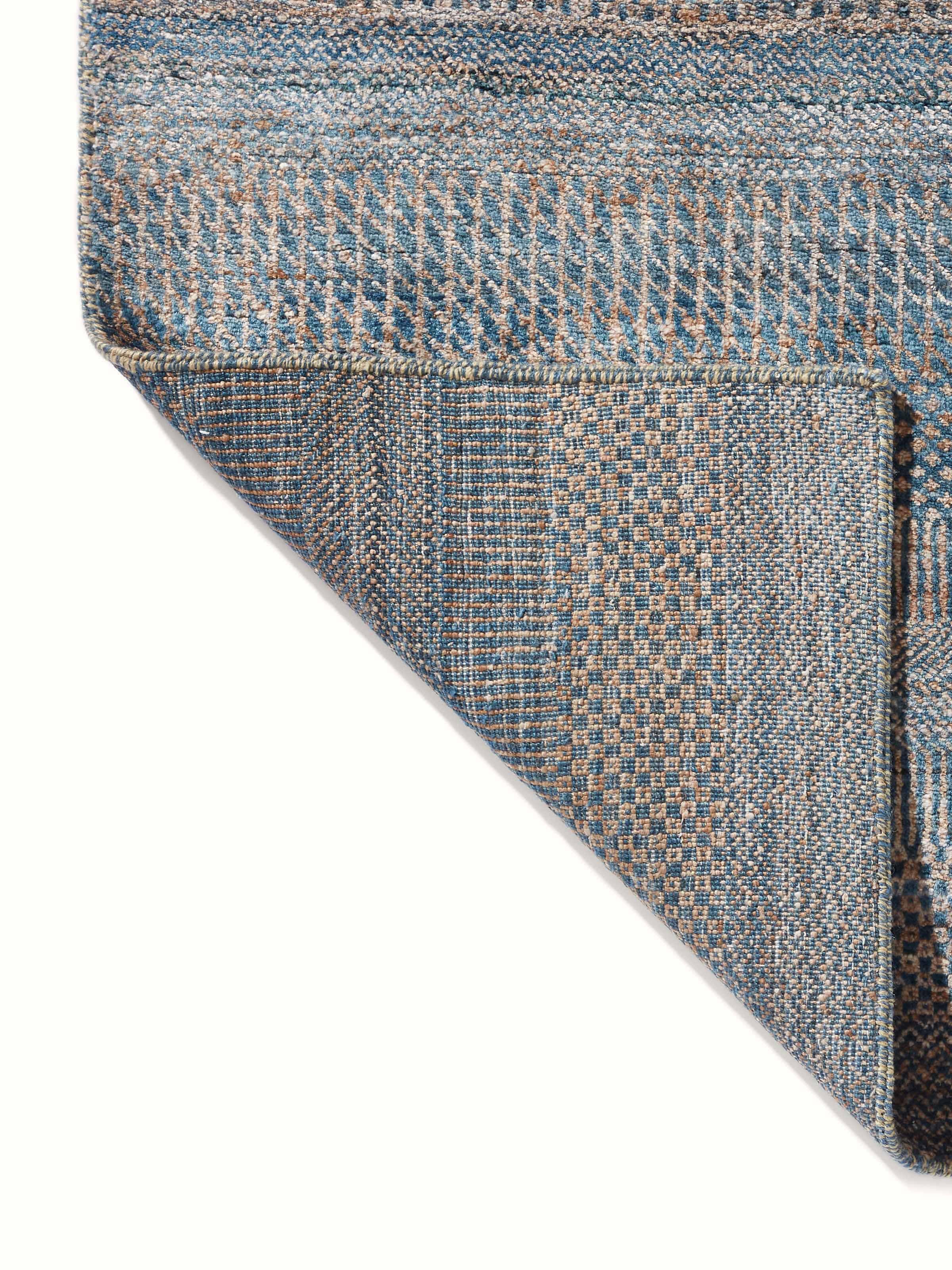 Back weave of grey Agra wool and viscose grass pattern rug