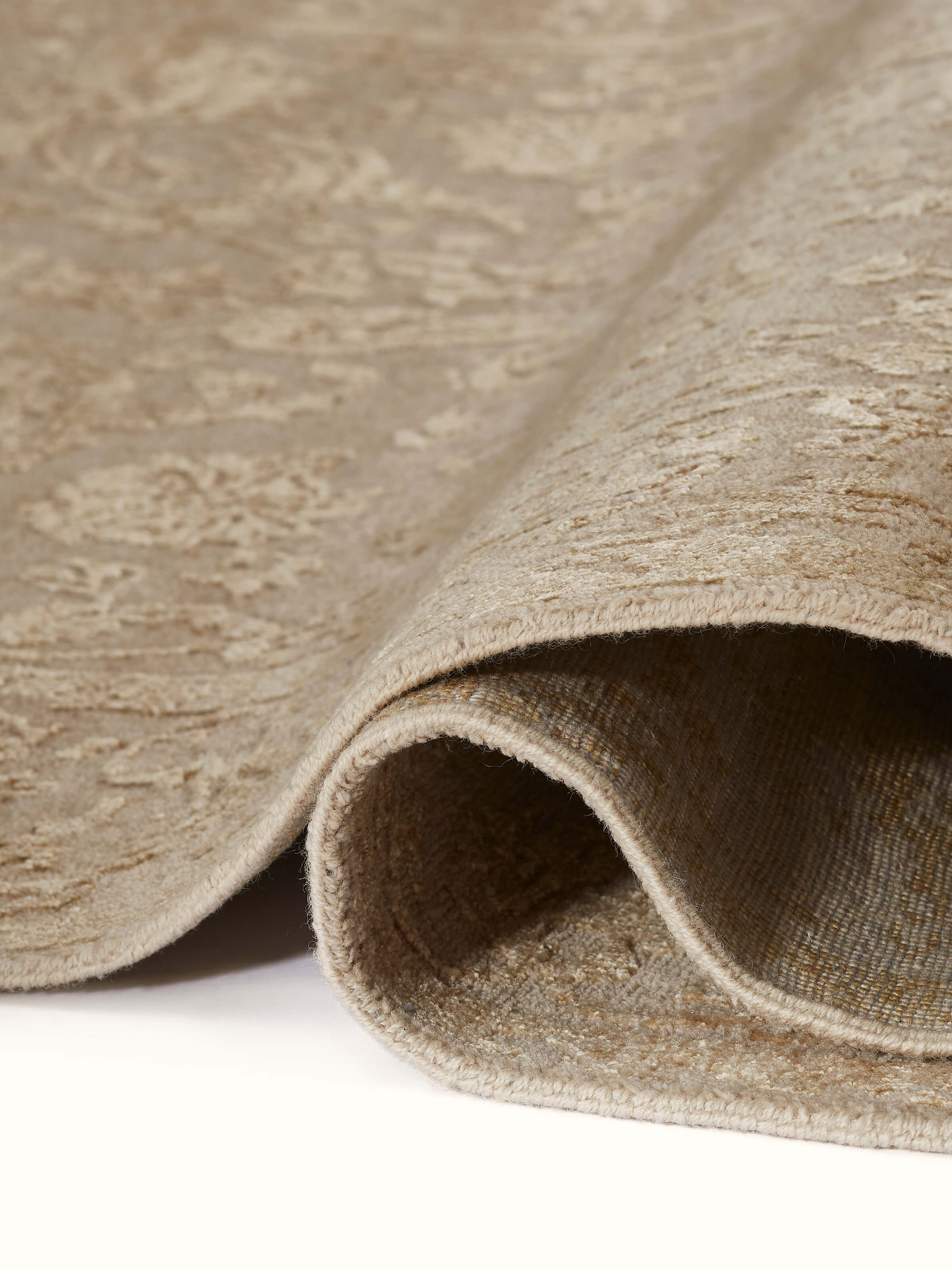 Distressed Transitional Beige Gold Agra Wool & Viscose Hand-knotted Rug
