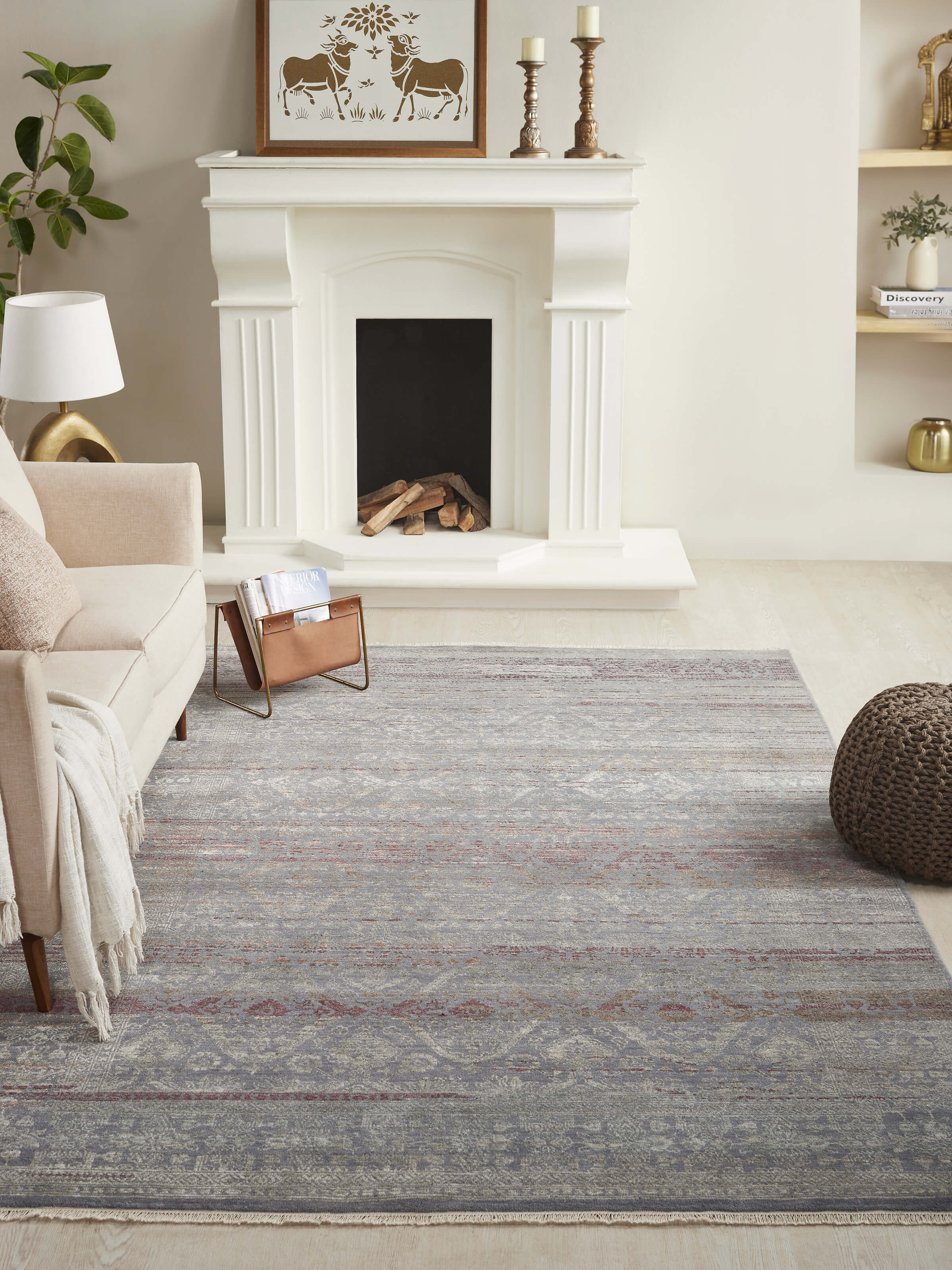 Living space decor with transitional Agra wool-viscose carpet under a modern setup.