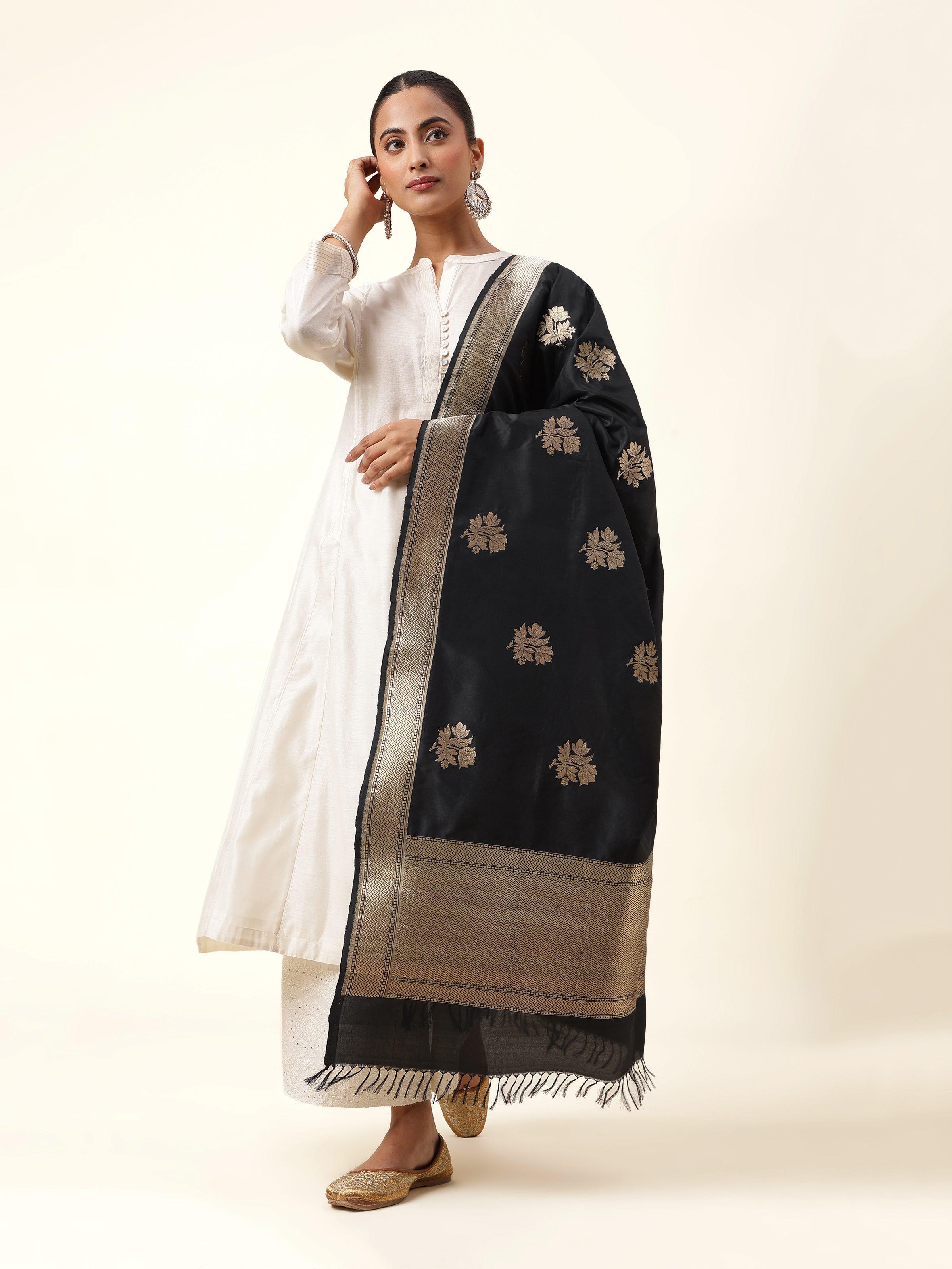Alternate front view of dupatta focusing on fine Banarasi weave.