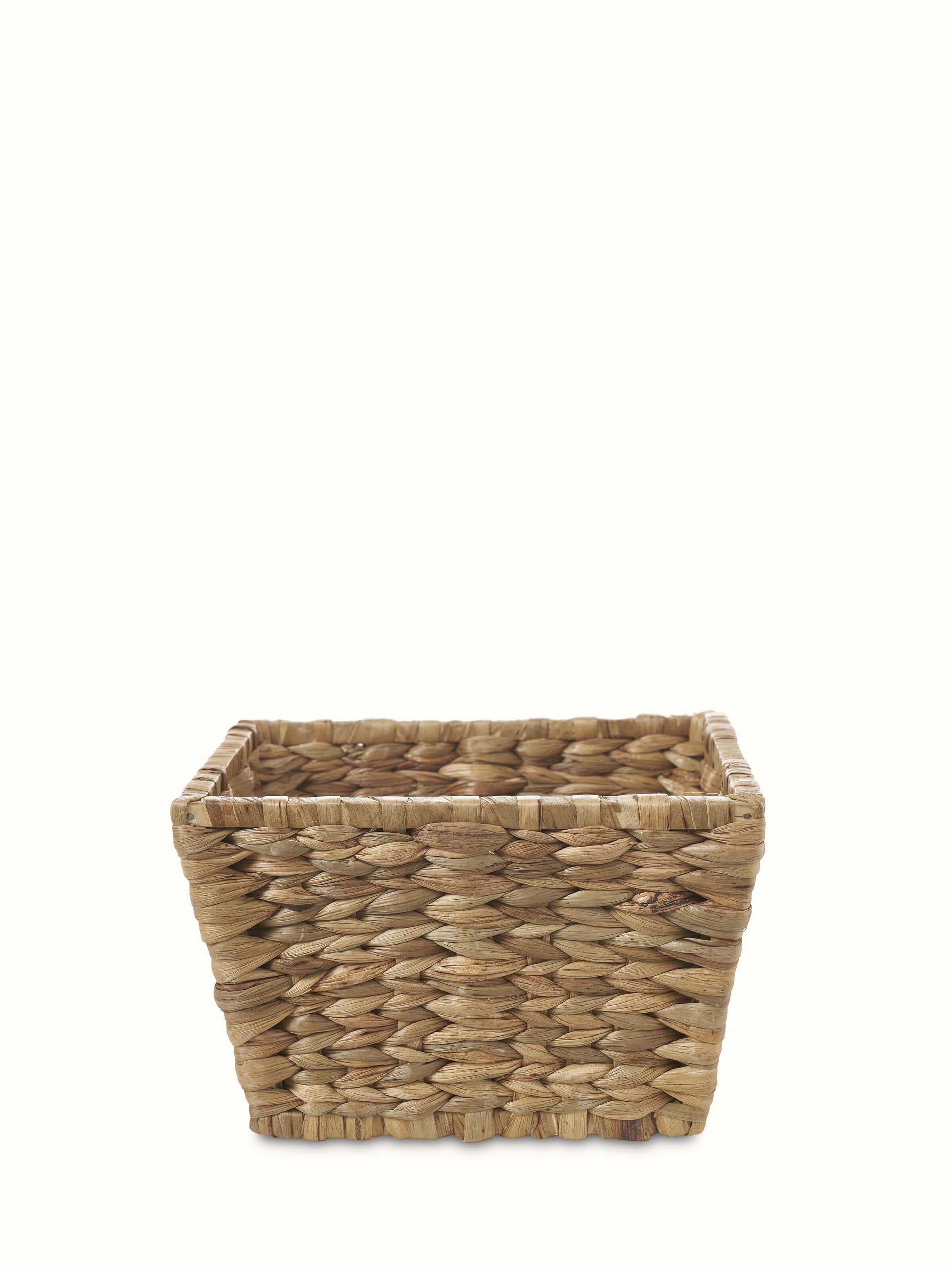 Detailed view of natural water hyacinth fibre storage organiser, emphasizing its natural texture and craftsmanship.