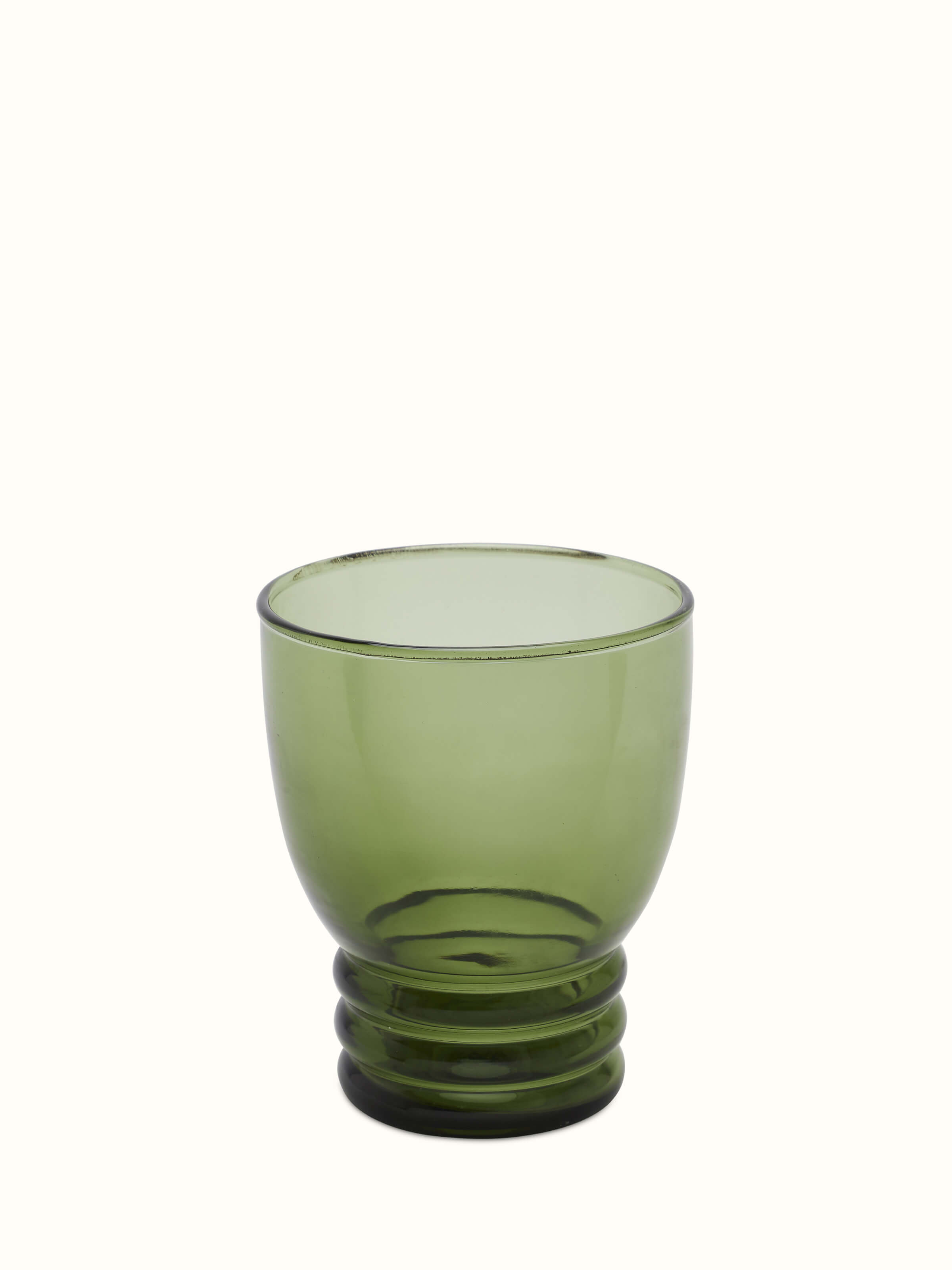 Detailed view of soda-lime glass water glasses with emphasis on their elegant workmanship.