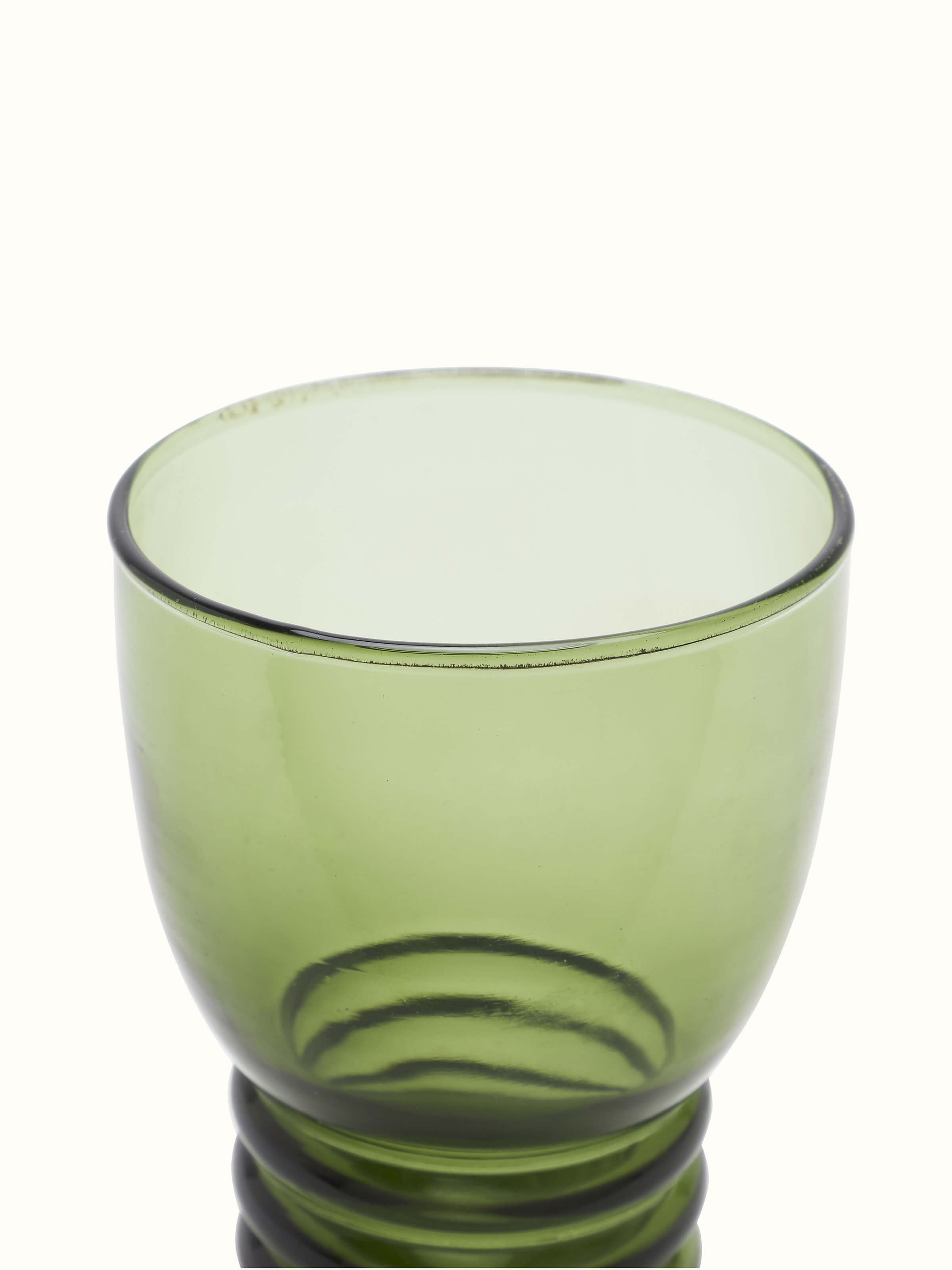 Set of soda-lime glass-worked water glasses highlighting their clear, elegant finish.