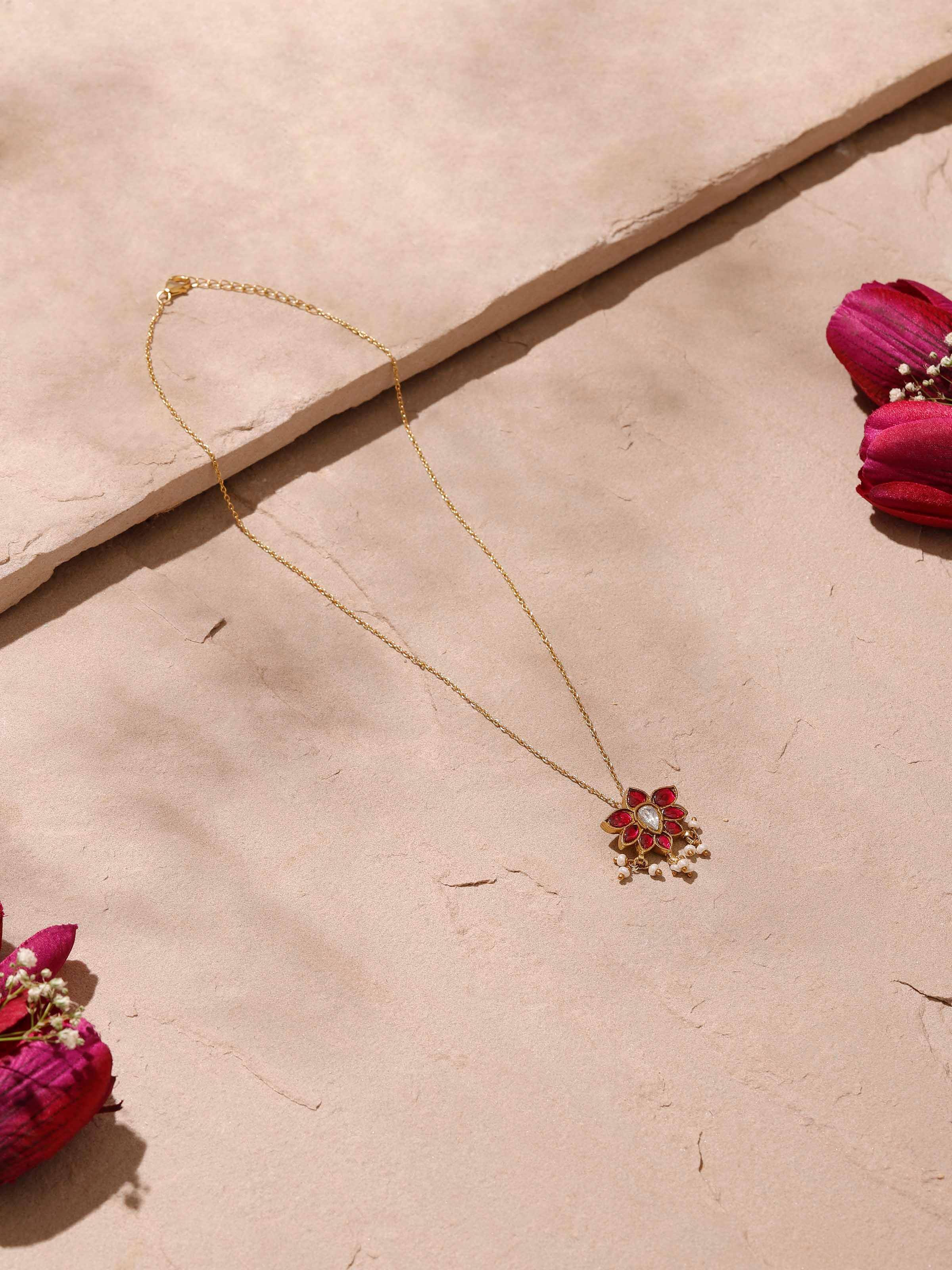 Close-up view of Silver Smithing Pendant & Chain Gift Set highlighting the detailed pendant design.