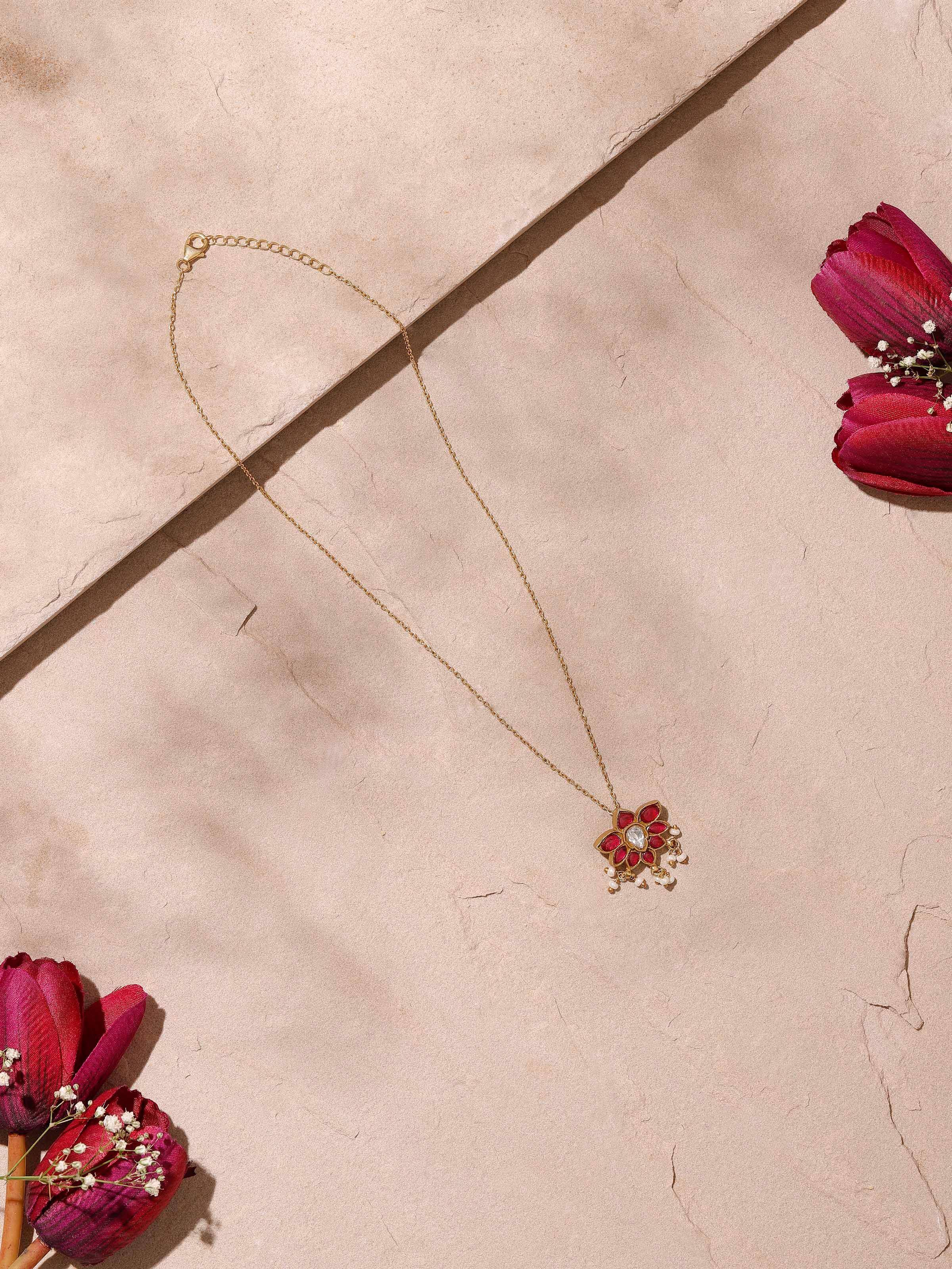 Back view of Silver Smithing Pendant & Chain Gift Set displaying the chain and pendant's rear design.