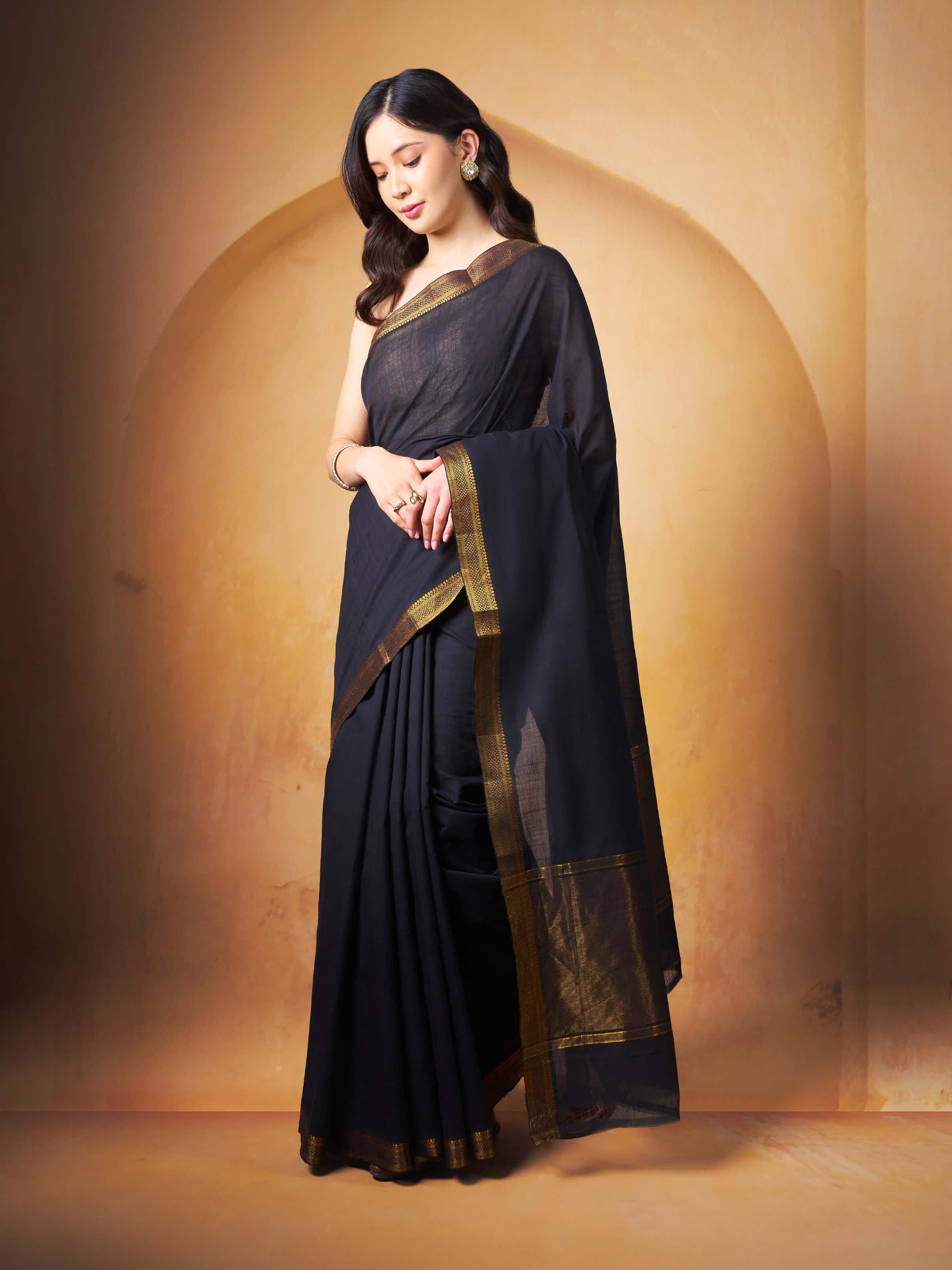 Side view of Black cotton Mangalgiri saree highlighting design details