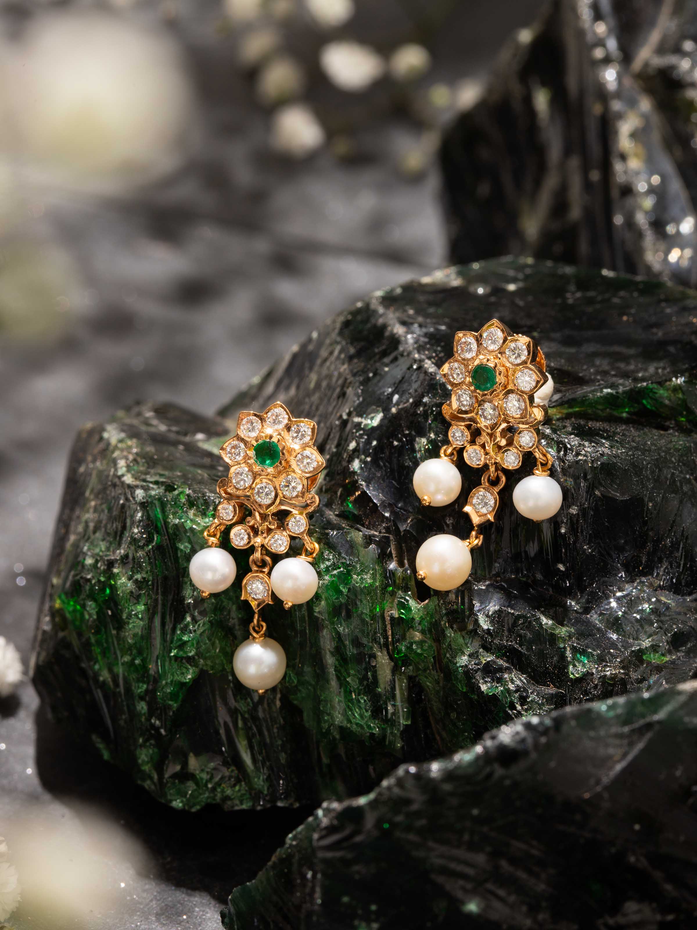 Close-setting 22 Karat Gold Drop Earrings