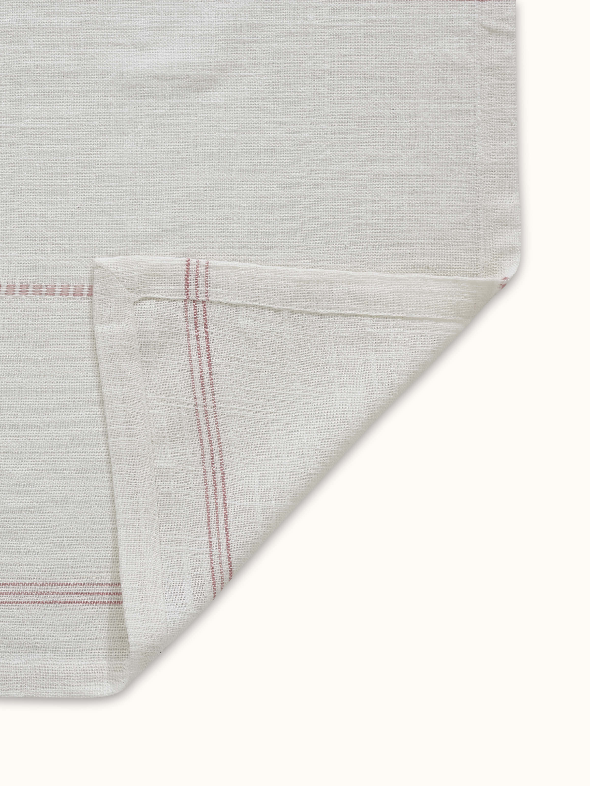 Back view displaying the finishing and edge detailing of the table cover