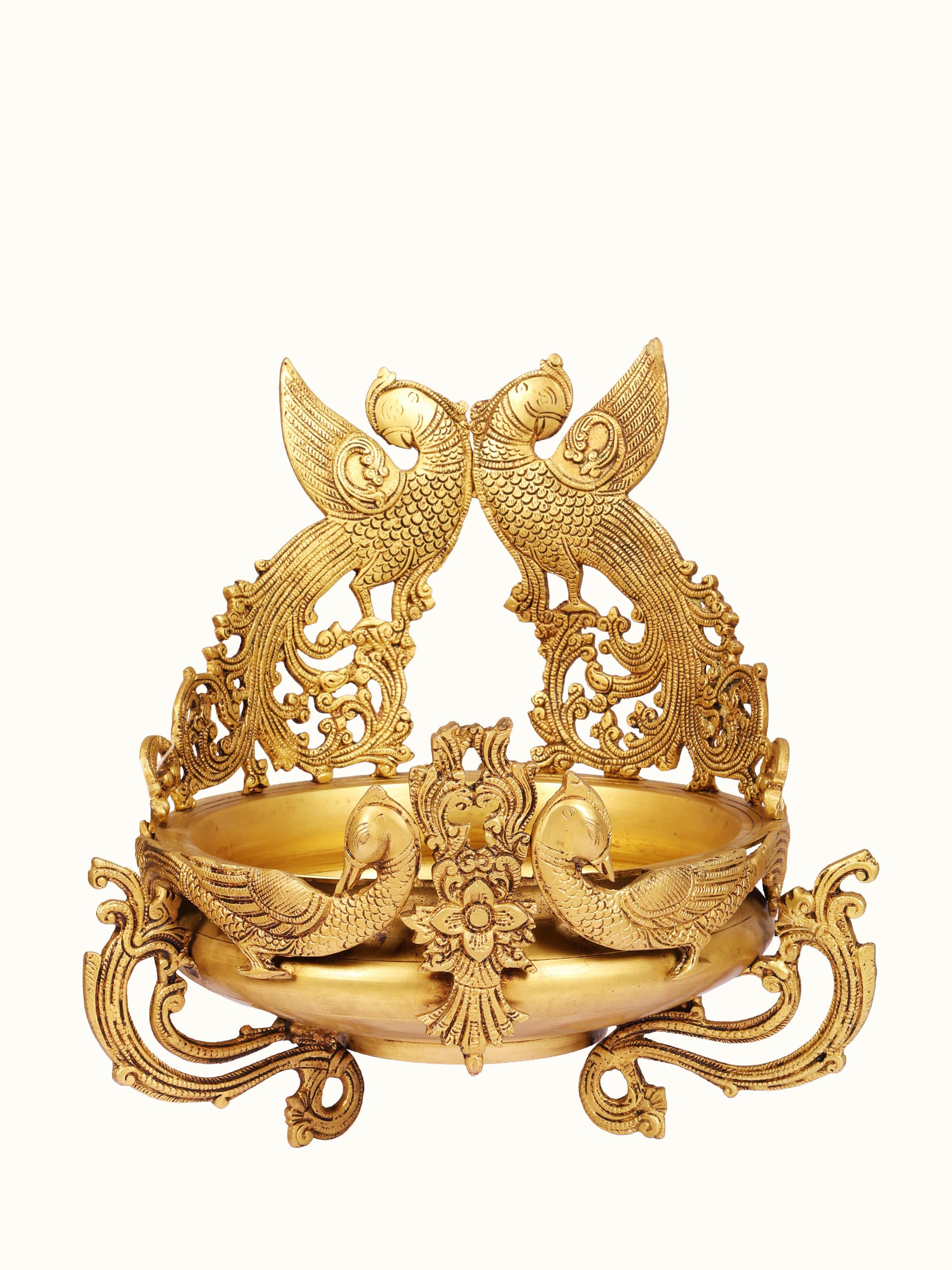 Front view of Aakriti Brass Urli