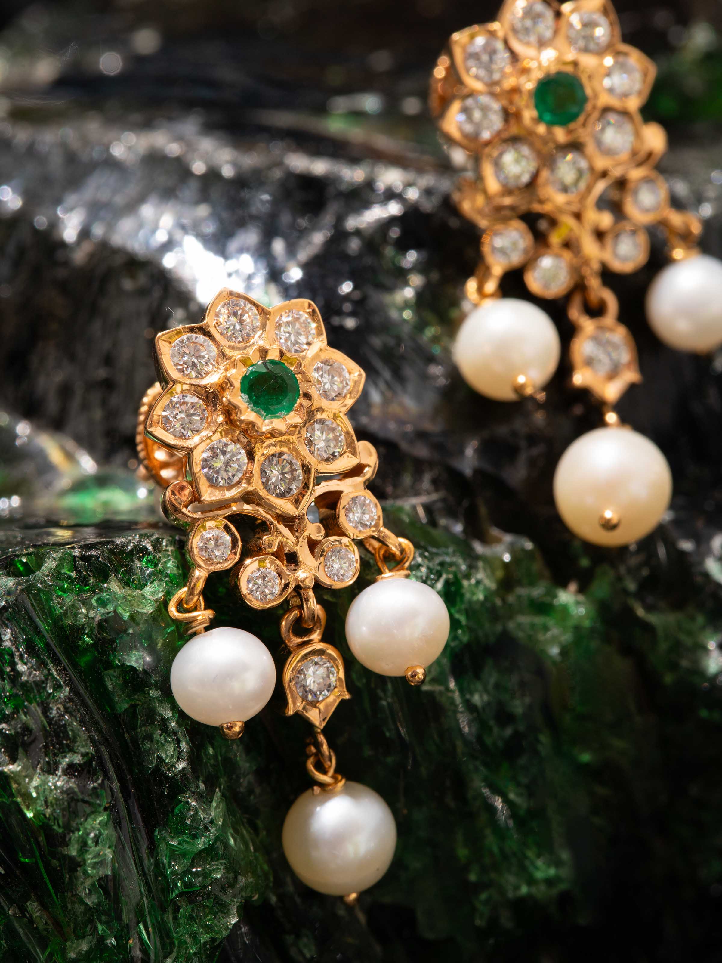 Close-setting 22 Karat Gold Drop Earrings