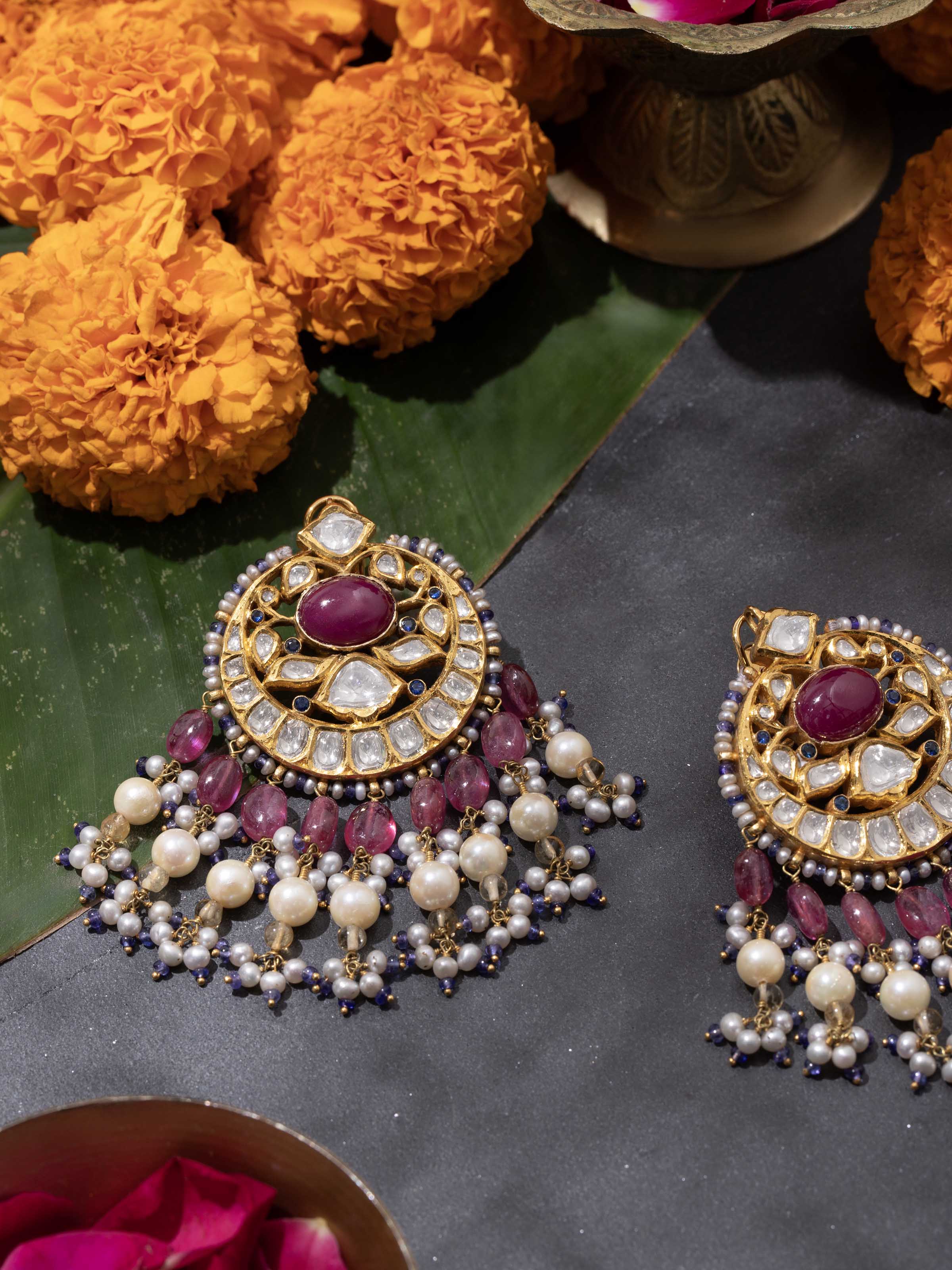 Jadau 18 Karat Gold Chandbalis