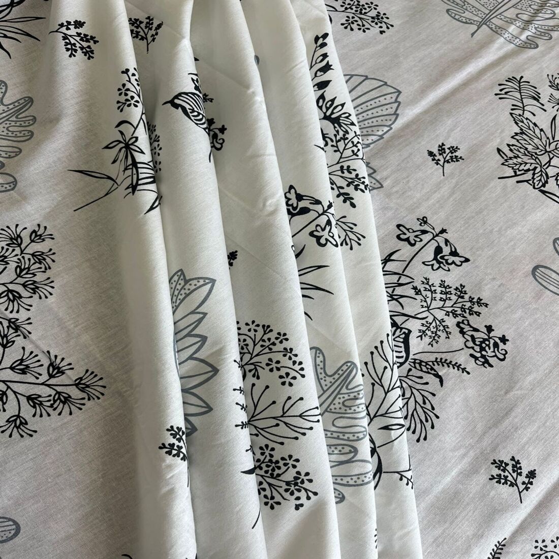 Threads Silky Touch Premium Super King Size Flat Bedsheet 275 x 275 cms