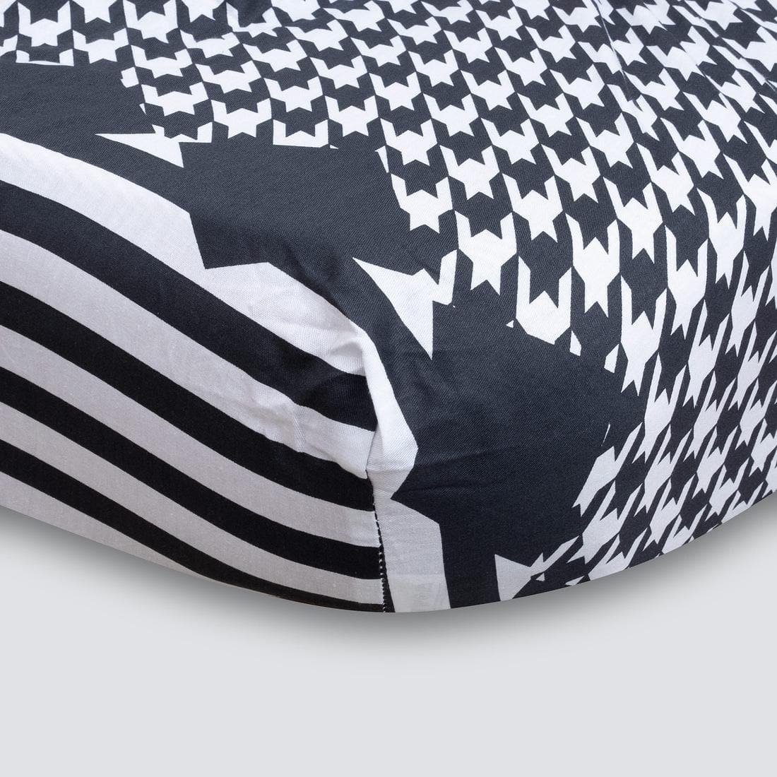 High Quality Cotton Double bed Fitted Bedsheets 275cmsx 235 cms ( Pillows 46 x 49 cms)