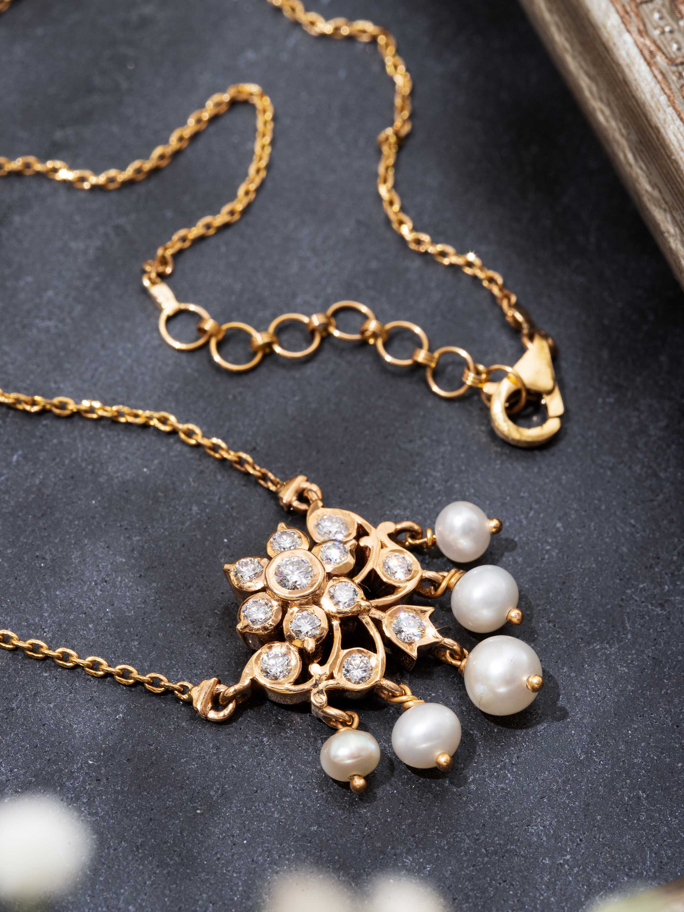 Close-setting 22 Karat Gold Collar Necklace