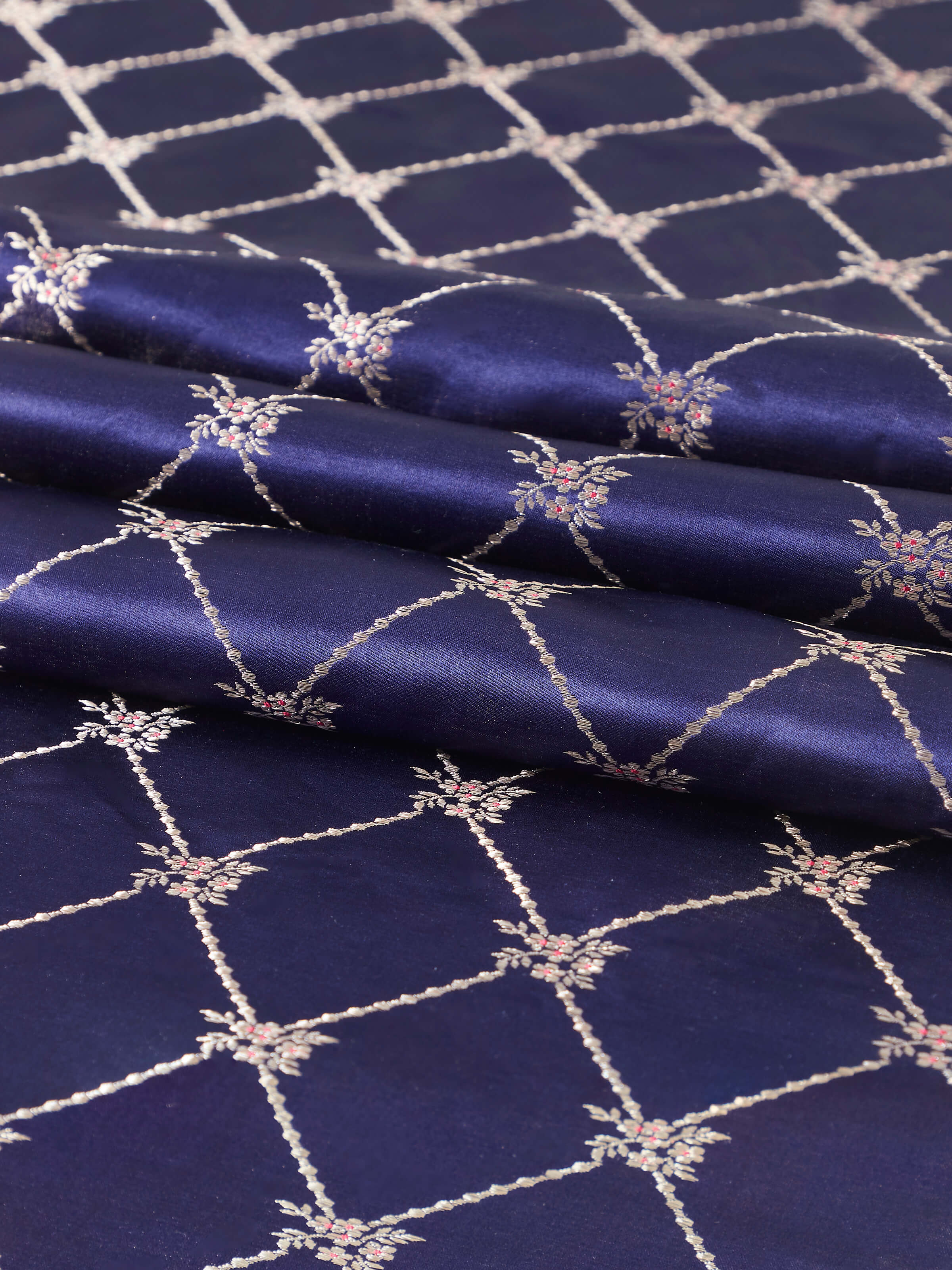 Detailed view of handloom finish and border craftsmanship.